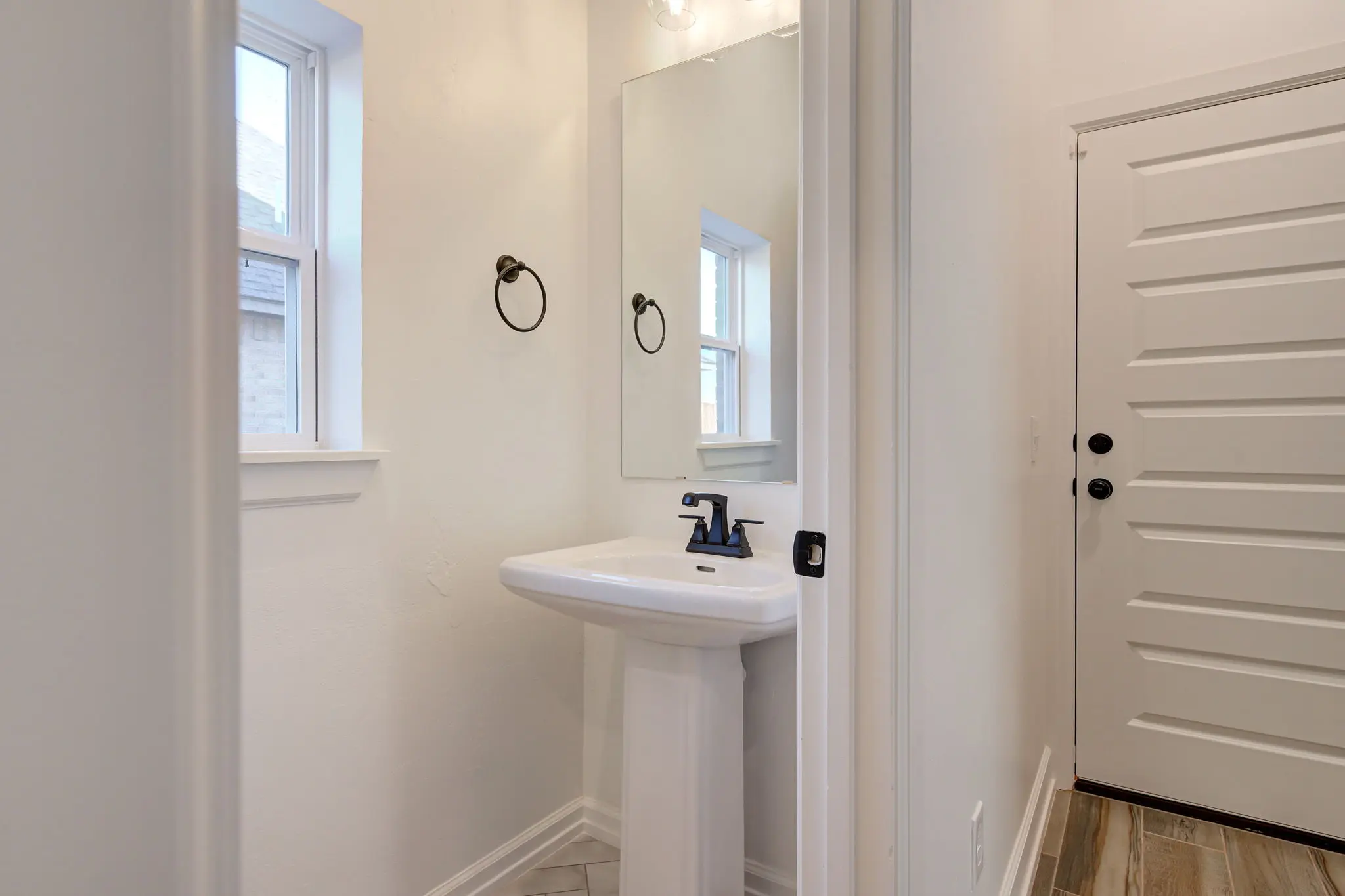 Newport - Interior Photo 22