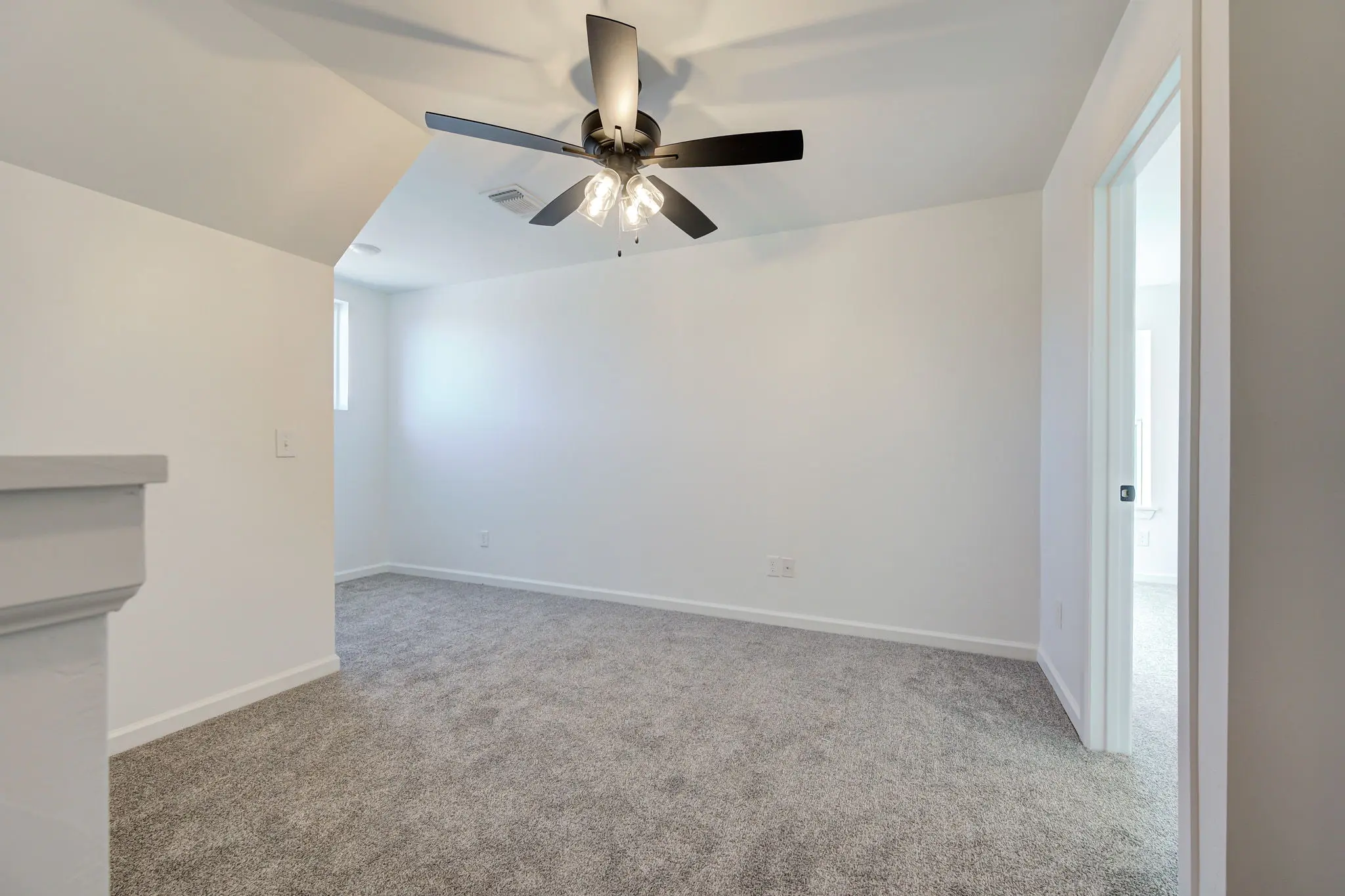 Newport - Interior Photo 25