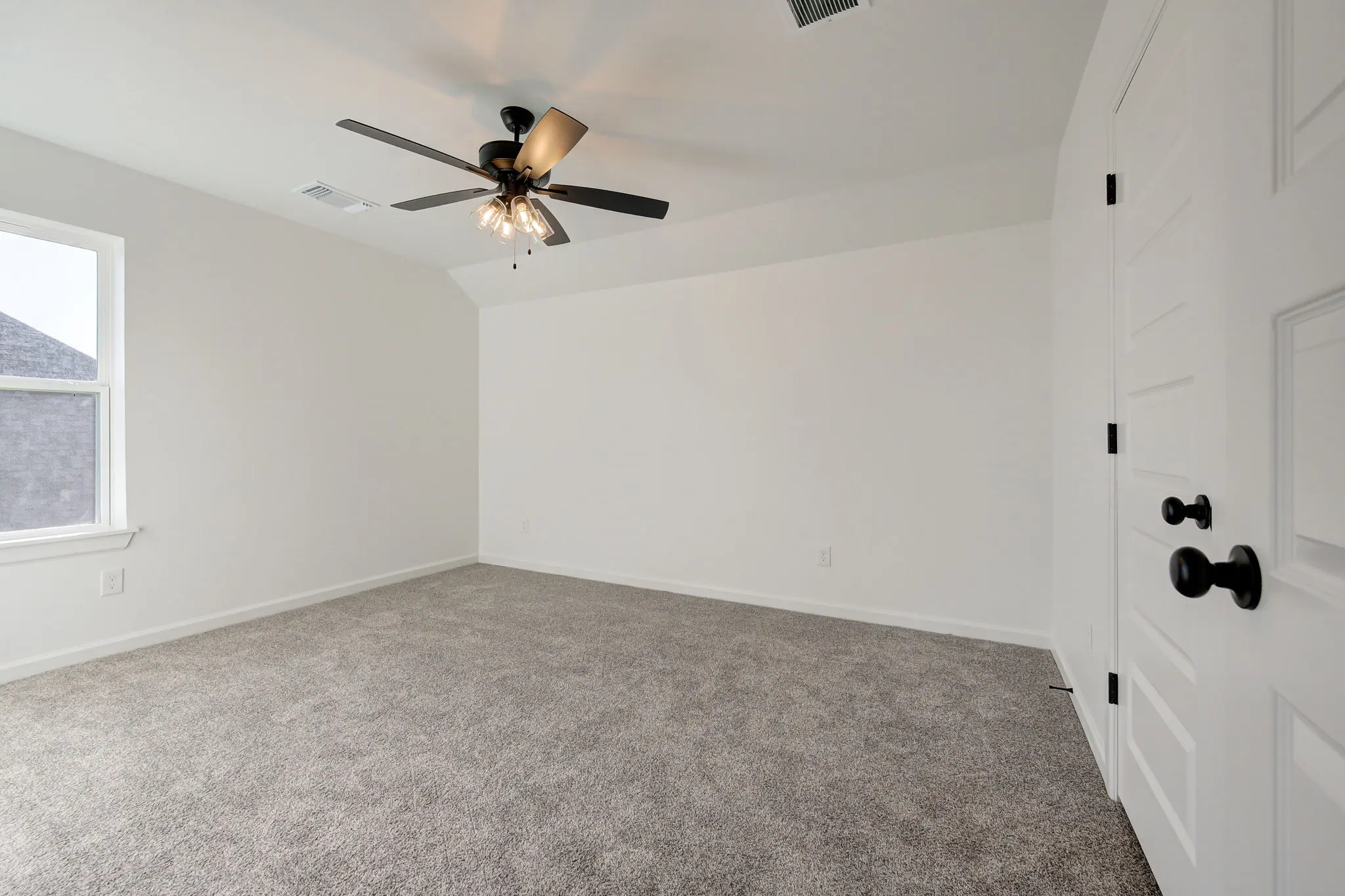 Newport - Interior Photo 31