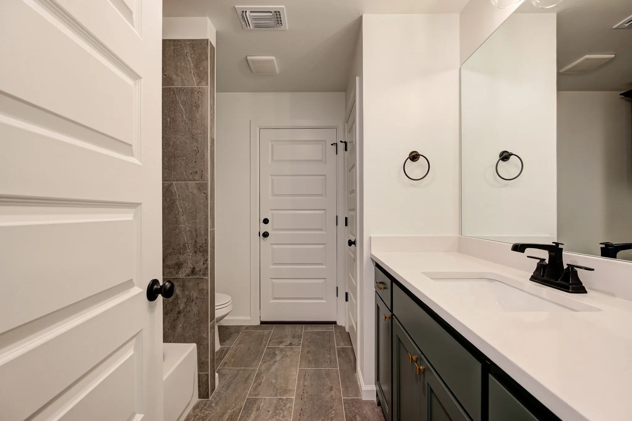 Newport - Interior Photo 30