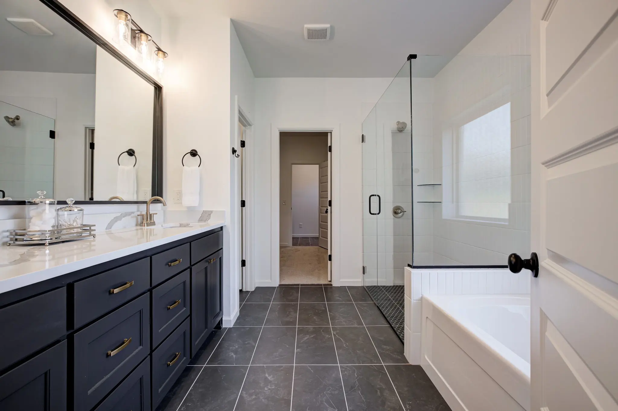 Windmill Point II - Interior Photo 26