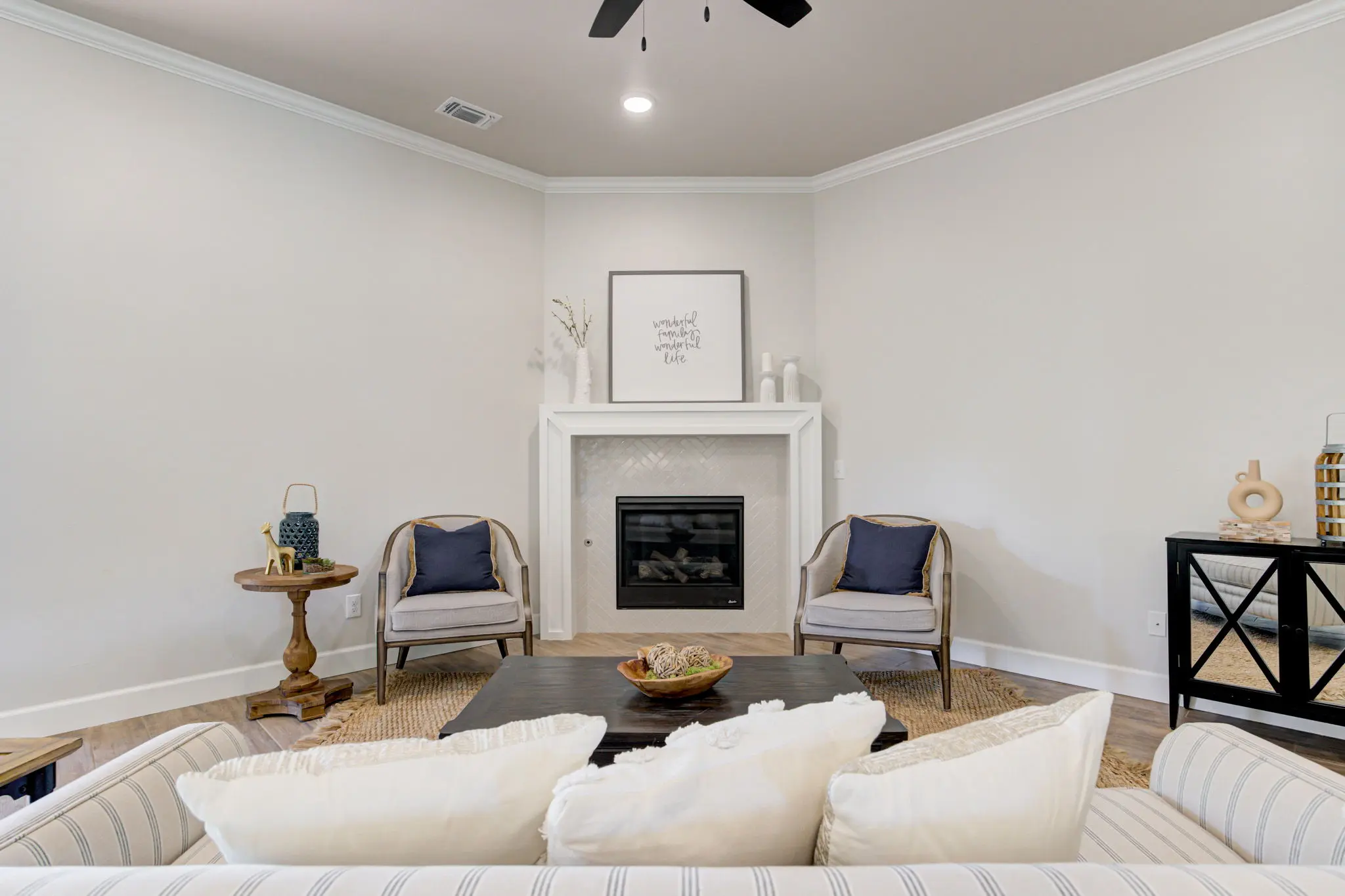 Example of Bellevue II floor plan - Features and Finishes may vary based on product availability