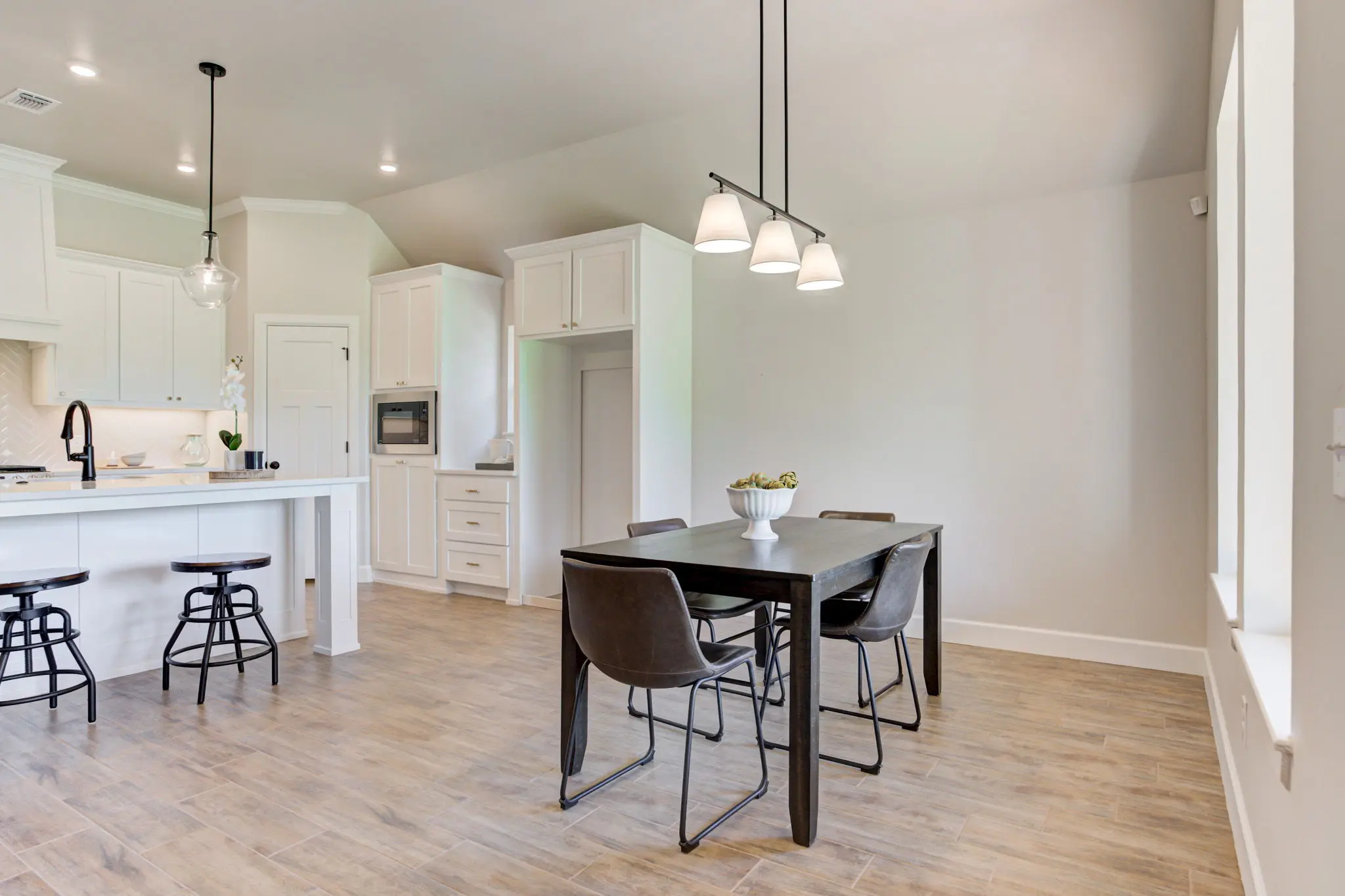 Example of Bellevue II floor plan - Features and Finishes may vary based on product availability