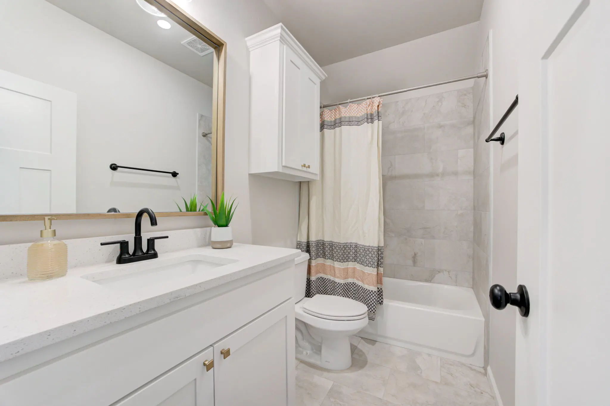 Example of Bellevue II floor plan - Features and Finishes may vary based on product availability