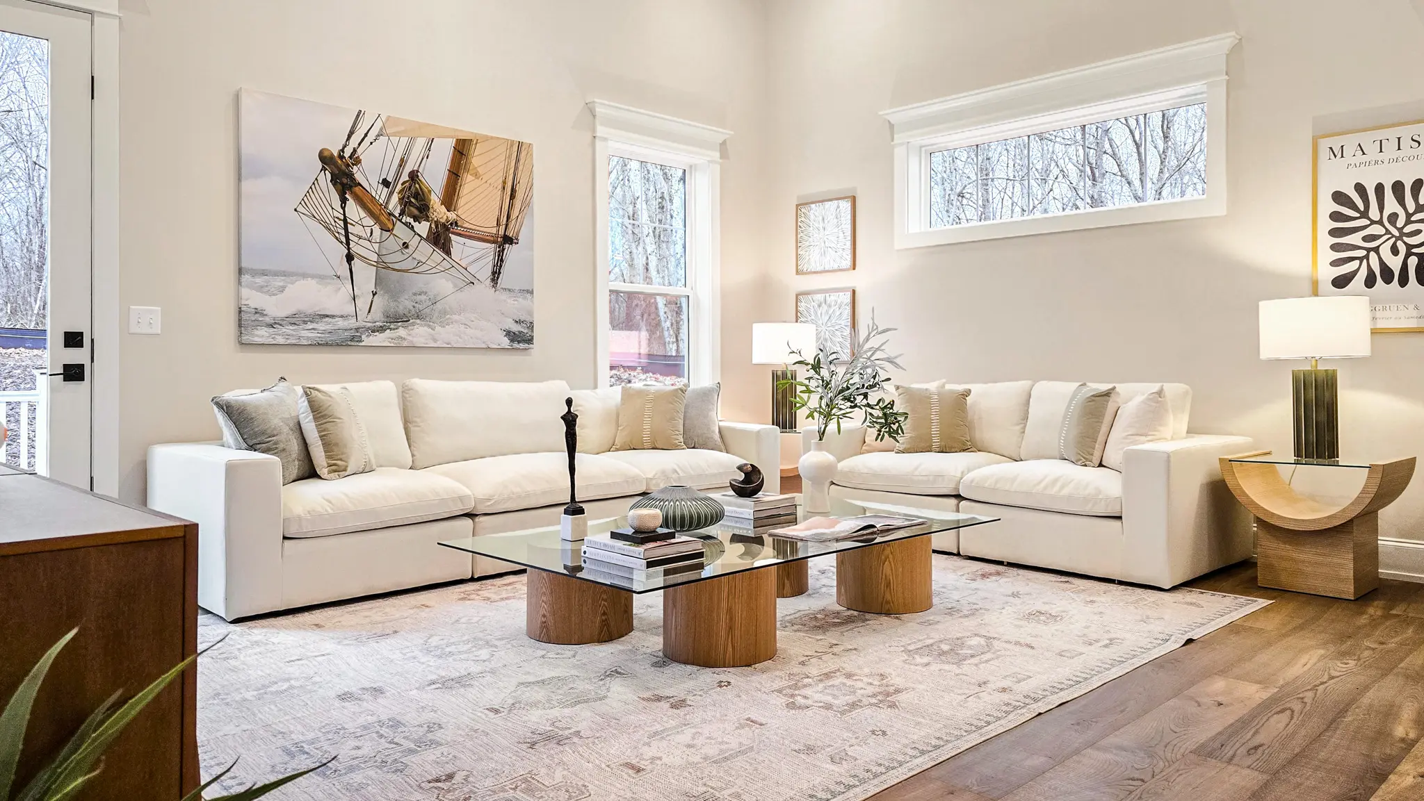 Lincoln - Interior Photo 8