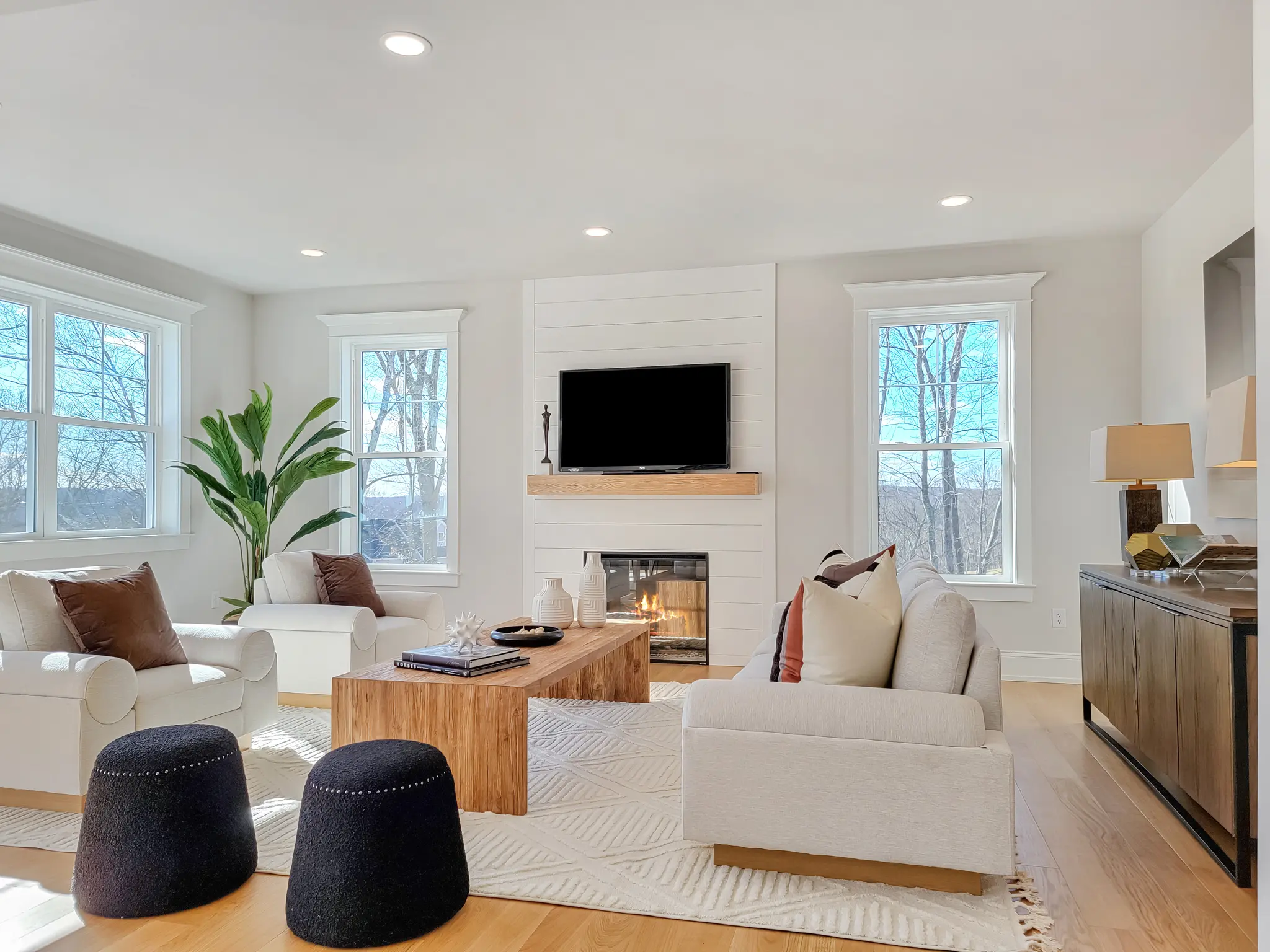 Lillinonah - Interior Photo 8