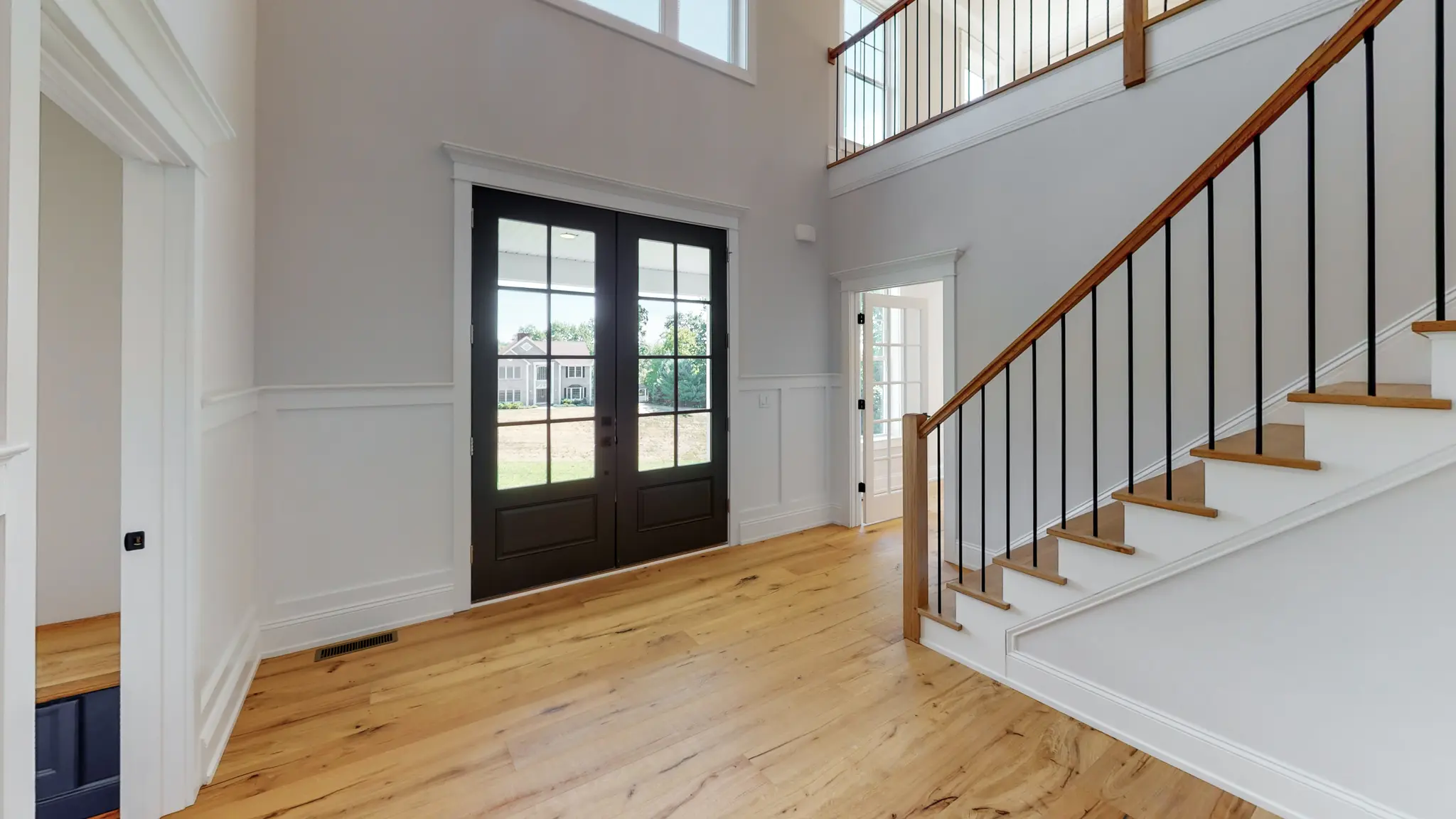 Lillinonah - Interior Photo 3