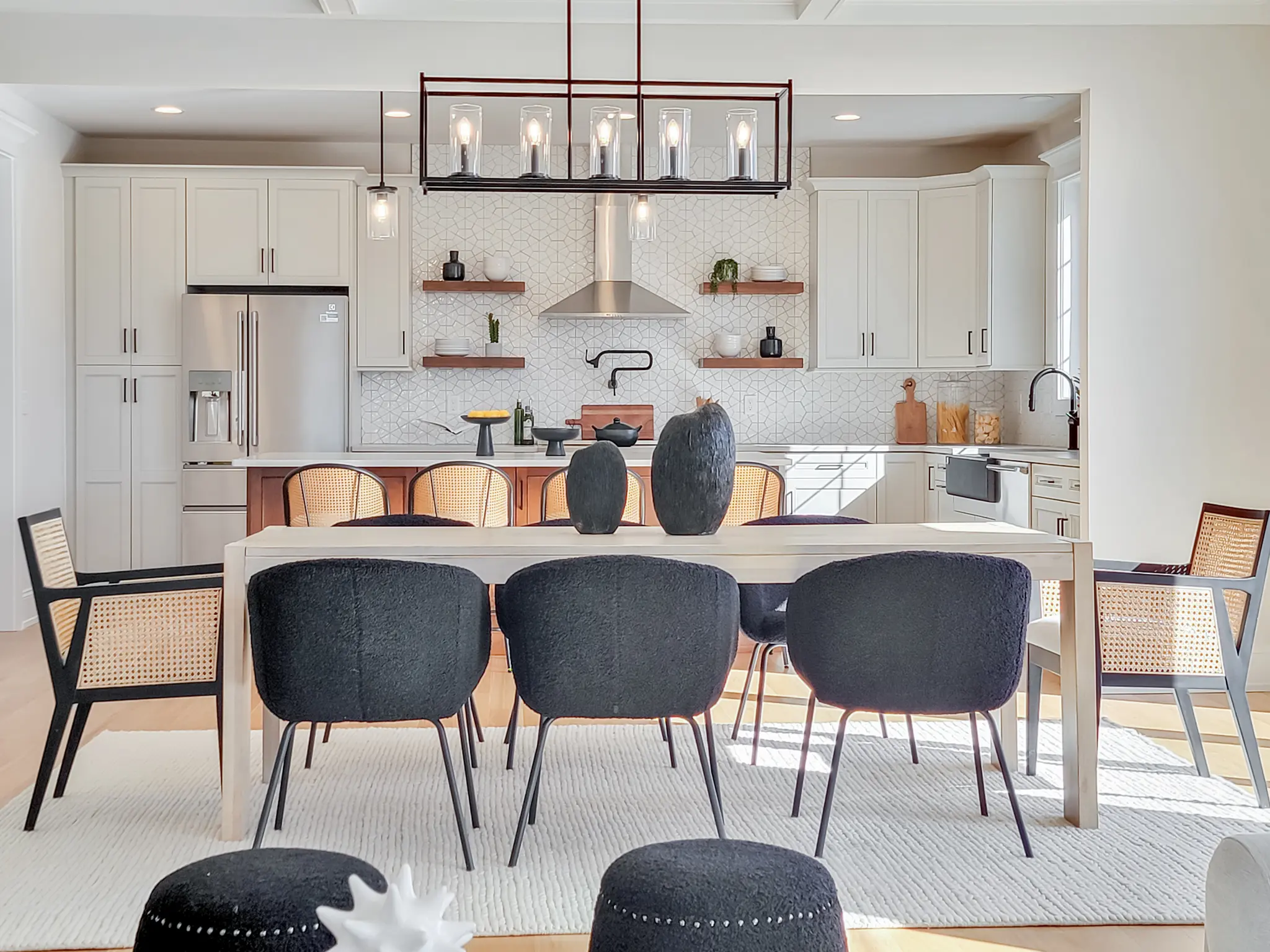 Lillinonah - Interior Photo 7