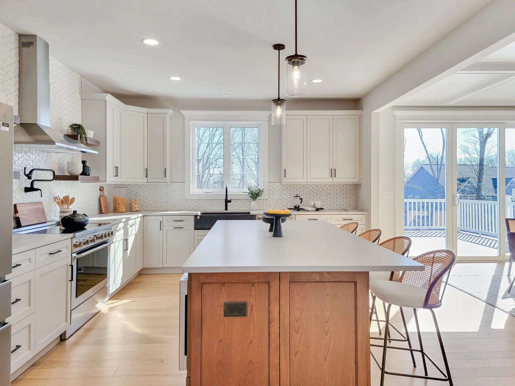 Lillinonah - Interior Photo 4