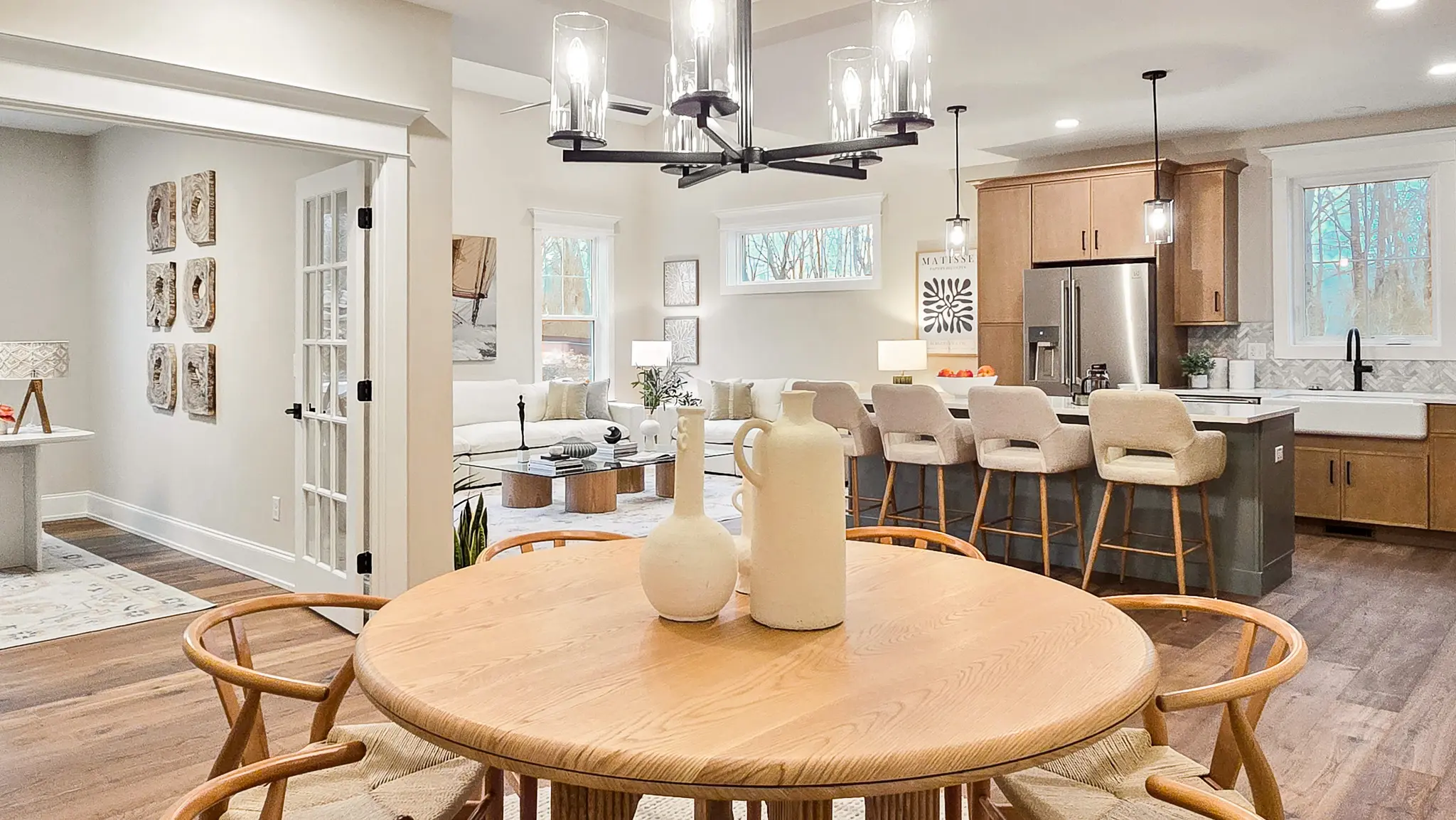 Lincoln - Interior Photo 9