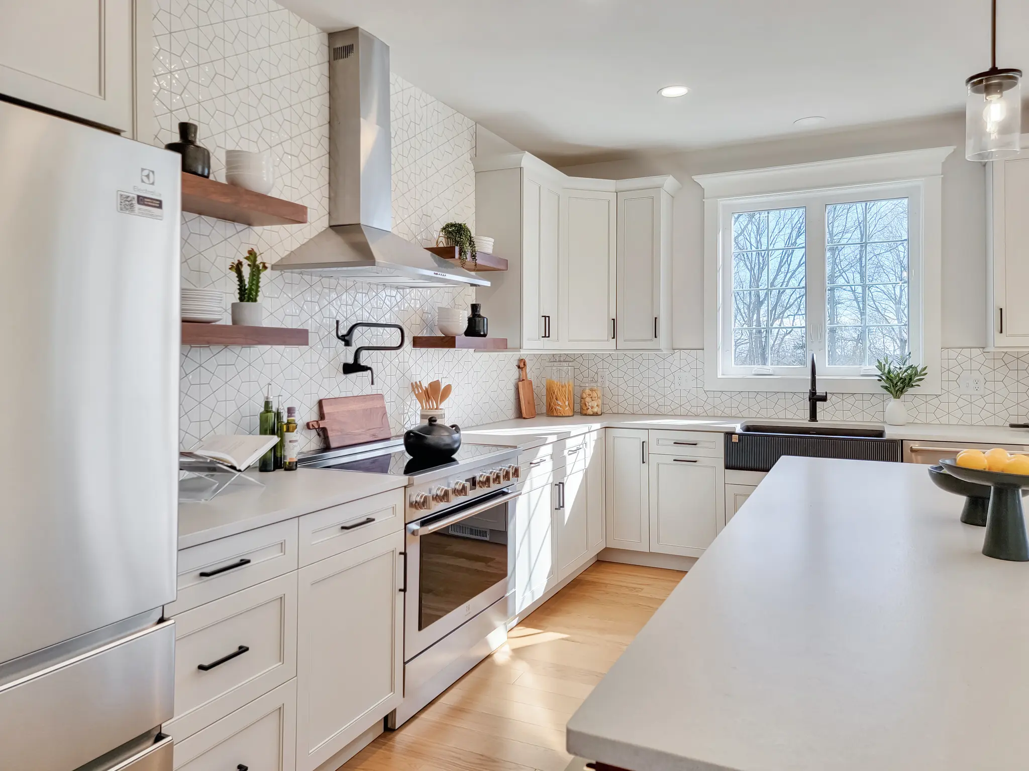 Lillinonah - Interior Photo 6