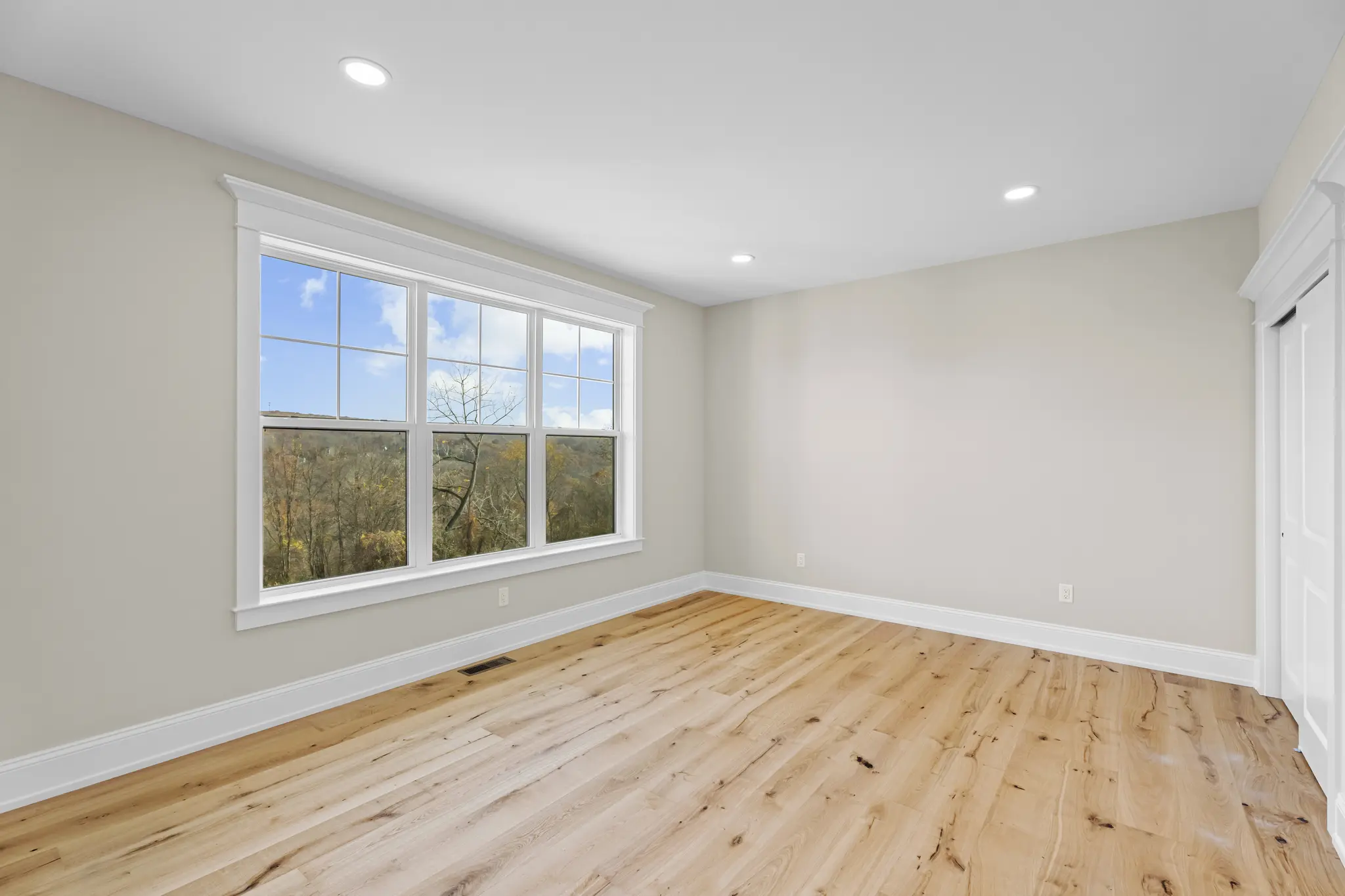 Ashford - Interior Photo 13