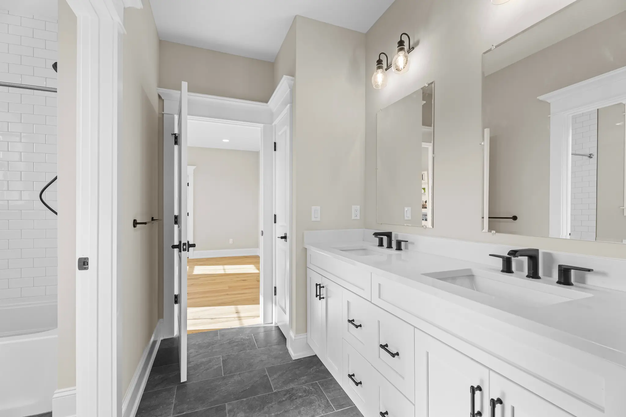 Ashford - Interior Photo 12