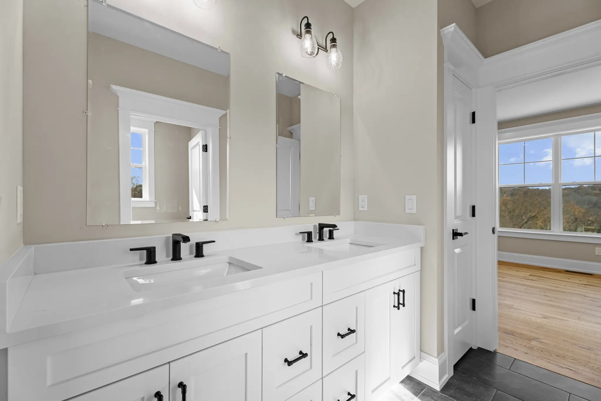 Ashford - Interior Photo 11