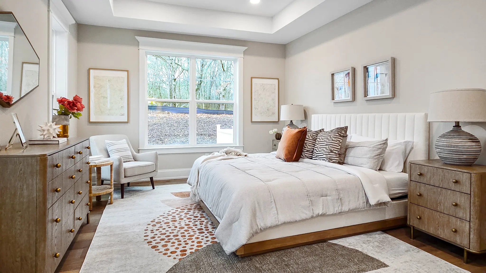 Lincoln - Interior Photo 11