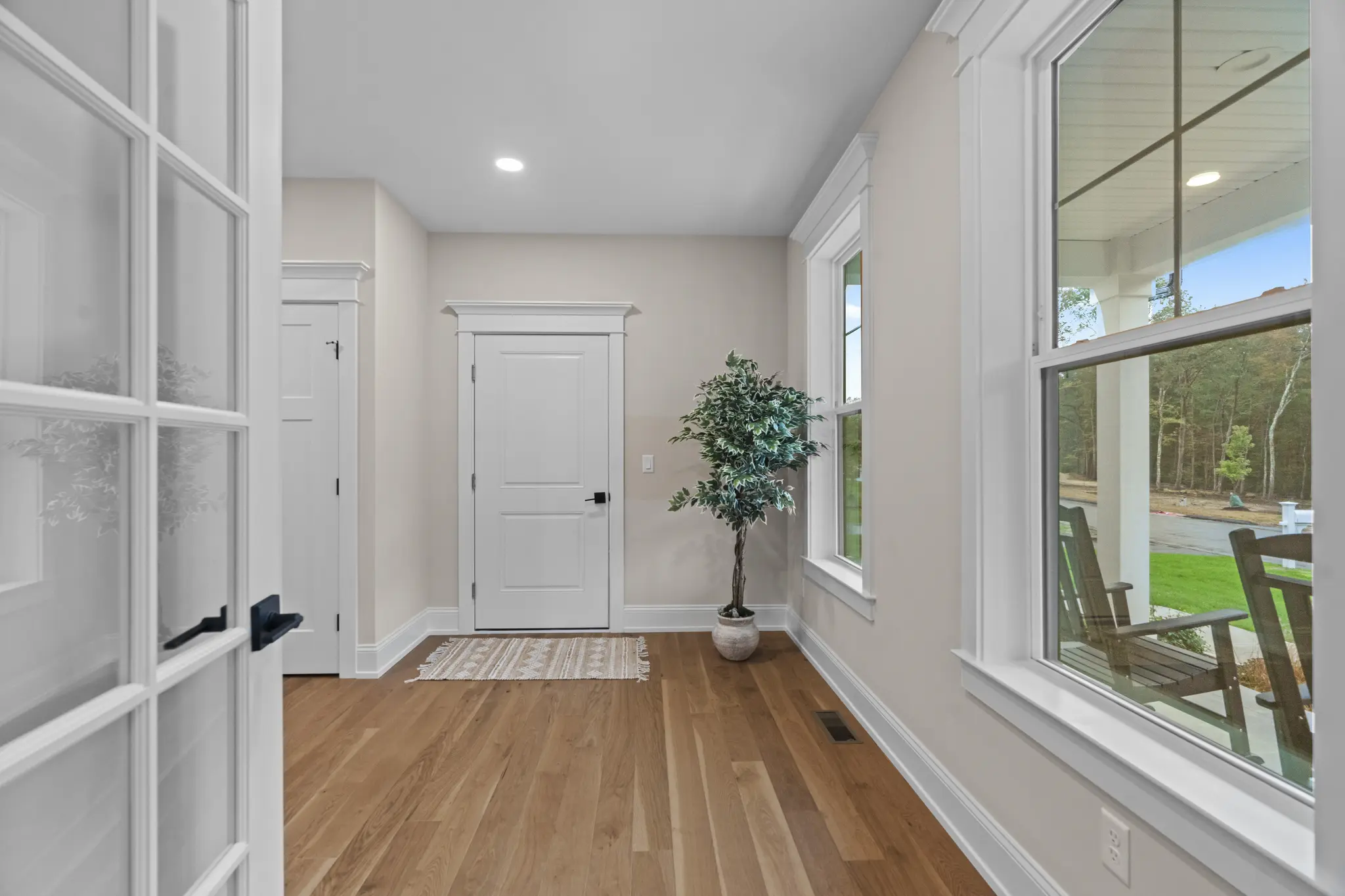 Lillinonah - Interior Photo 9