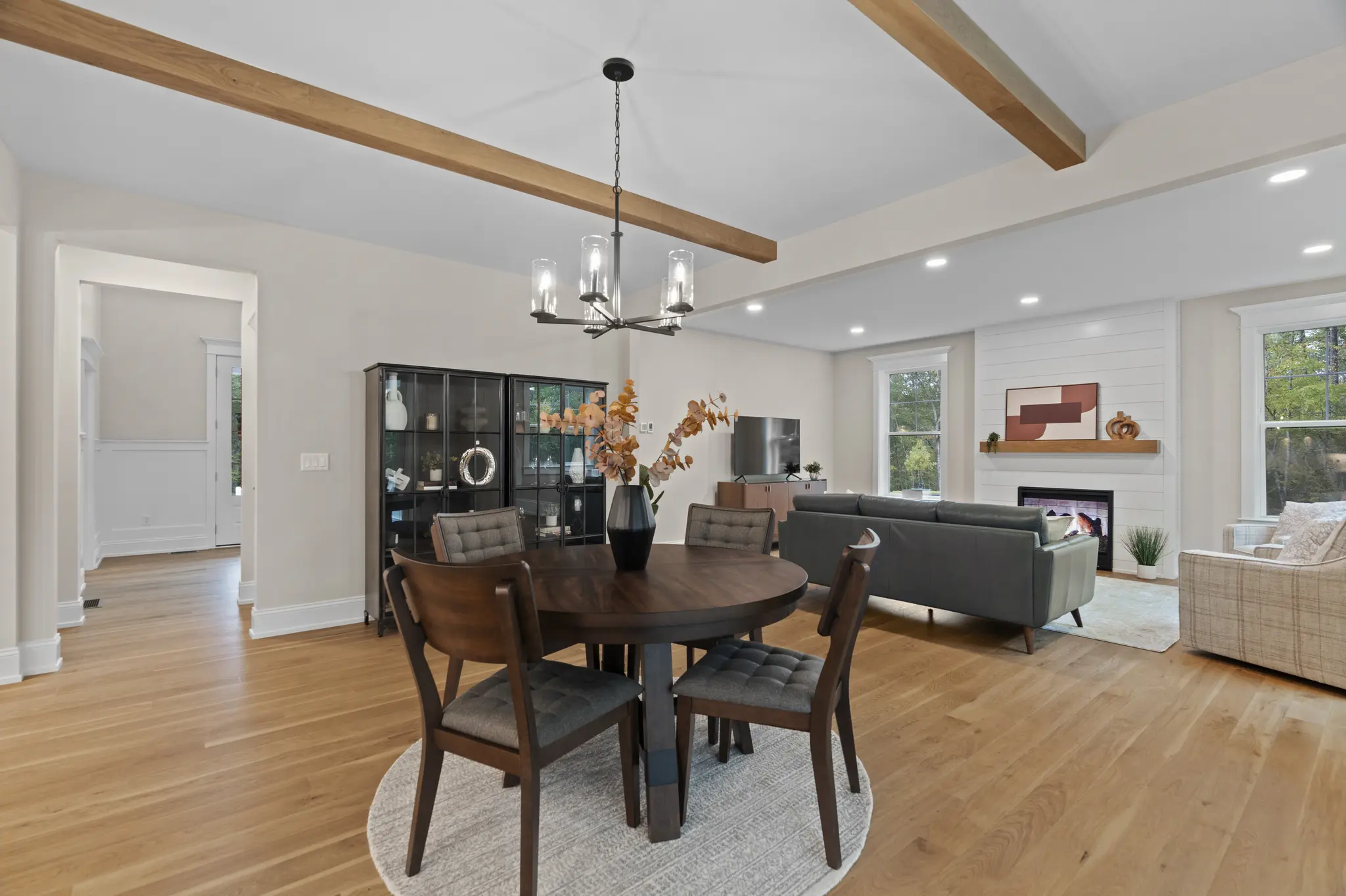 Lillinonah - Interior Photo 12