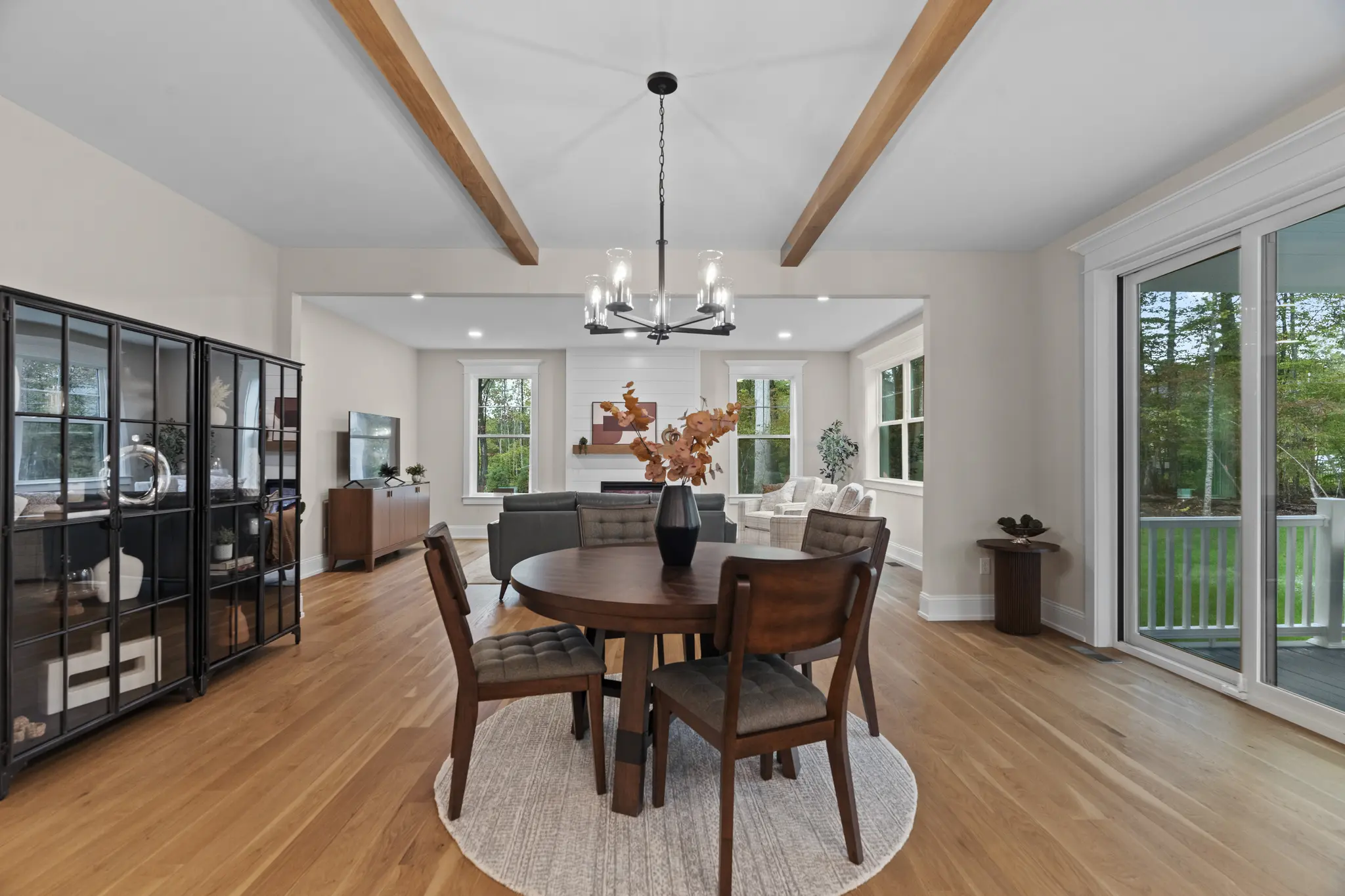 Lillinonah - Interior Photo 13