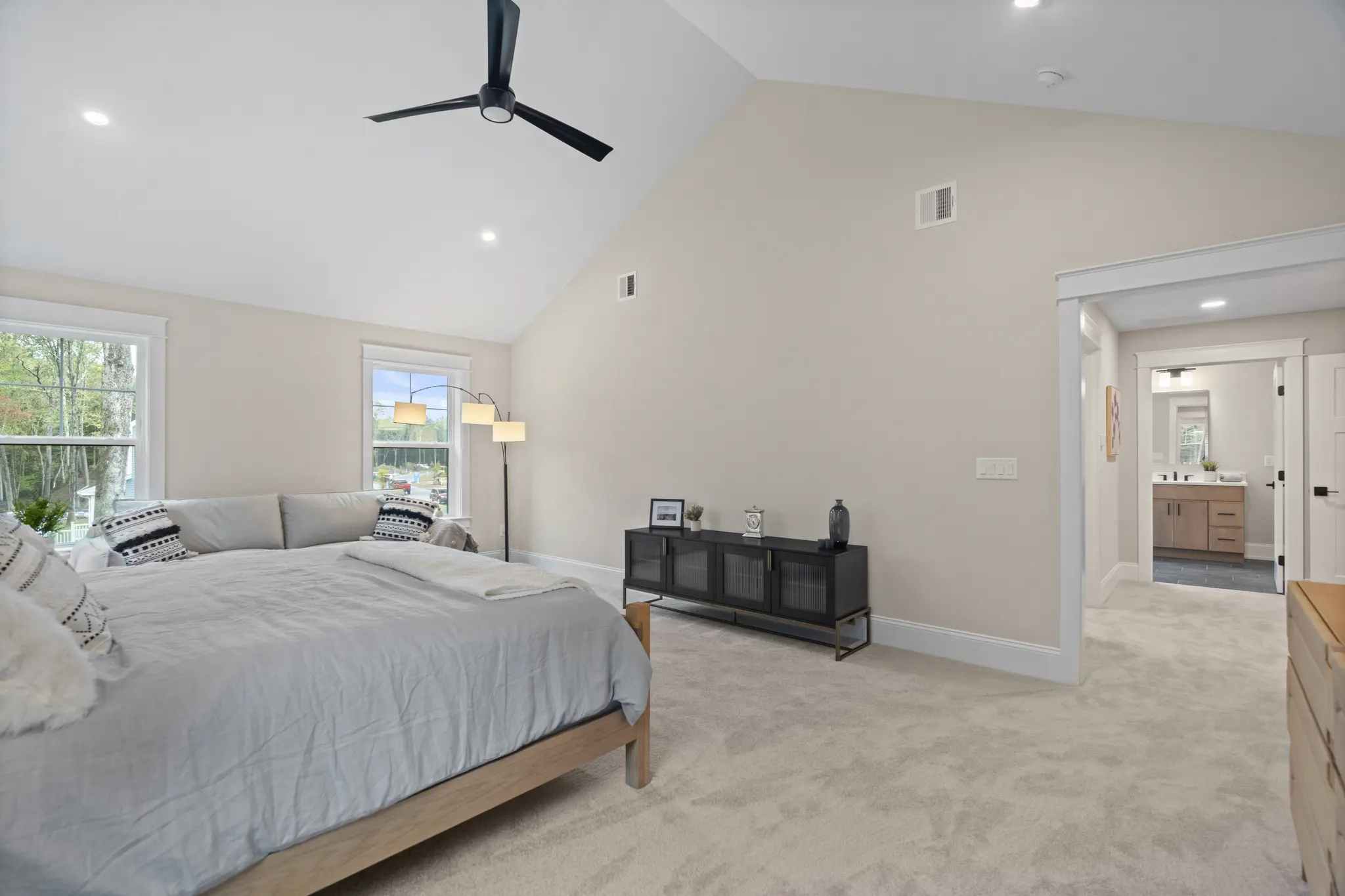 Lillinonah - Interior Photo 36