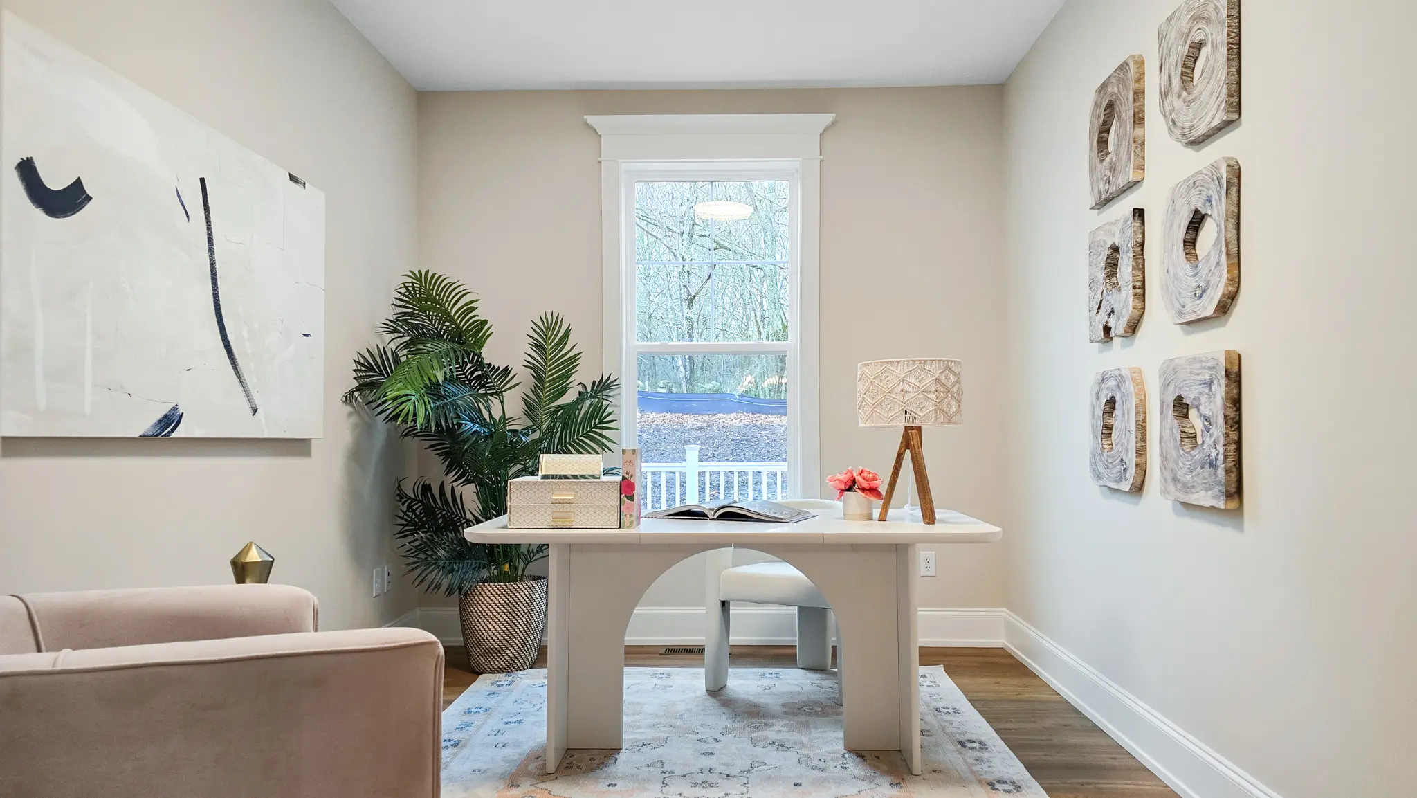 Lincoln - Interior Photo 10