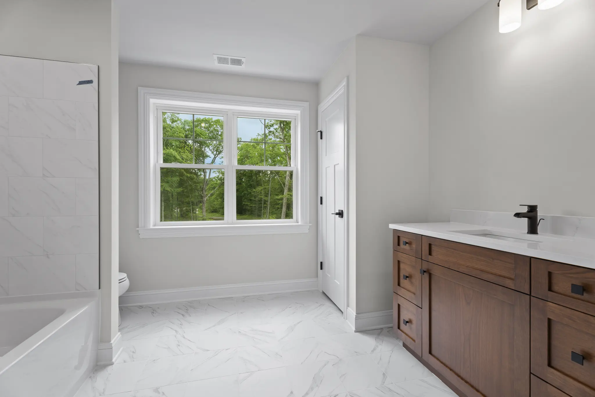 Highland - Interior Photo 35