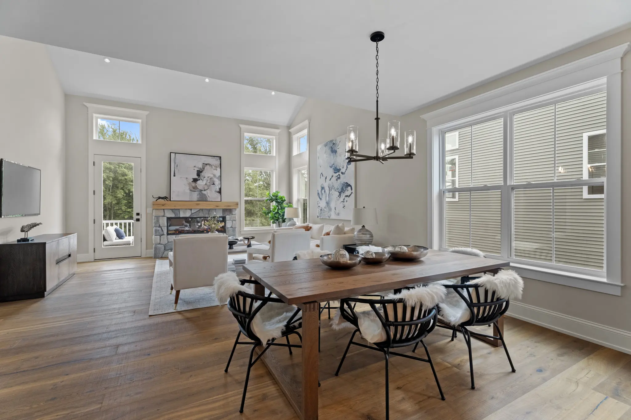 Carriage Home - Interior Photo 15