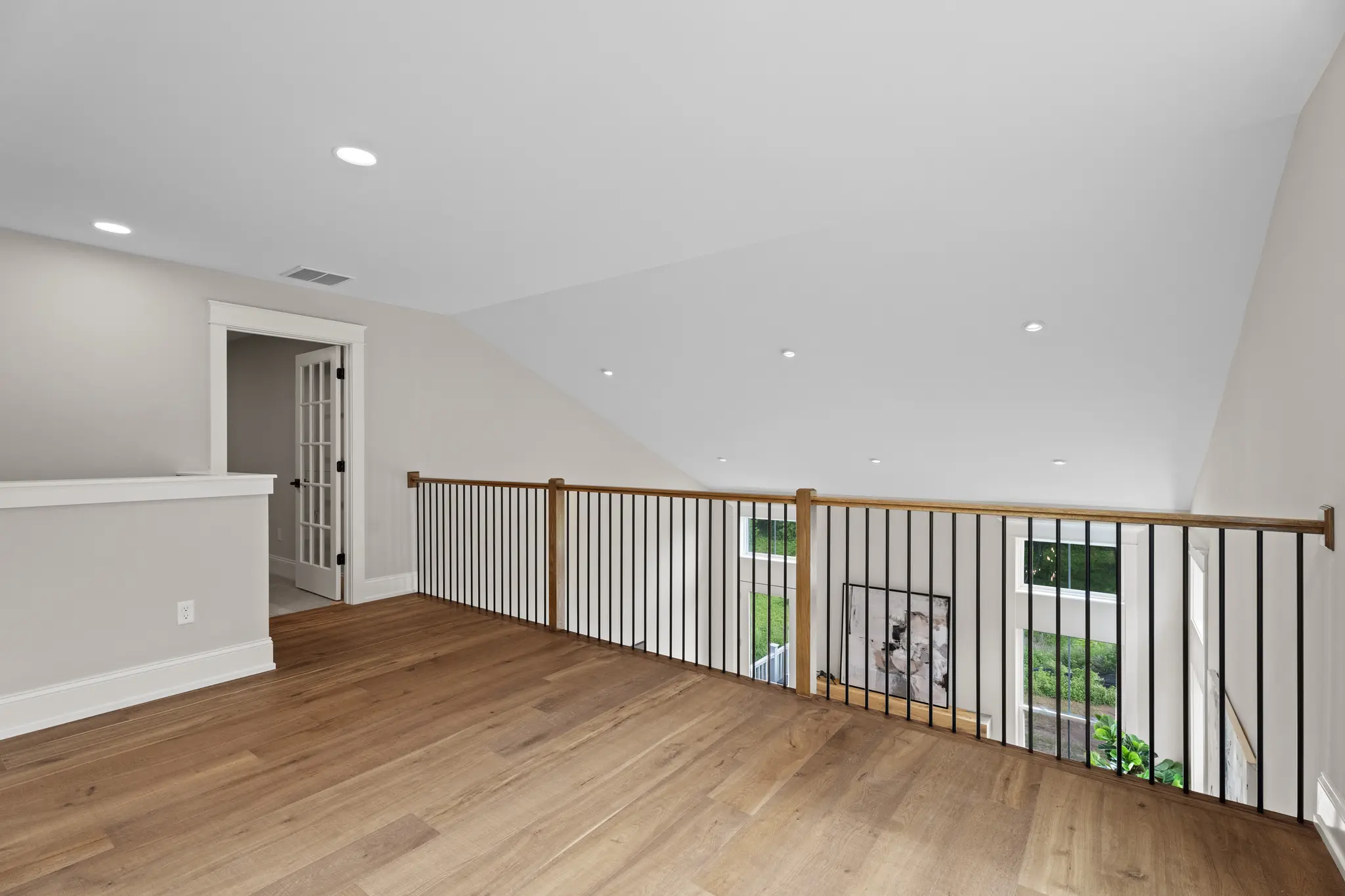 Carriage Home - Interior Photo 28