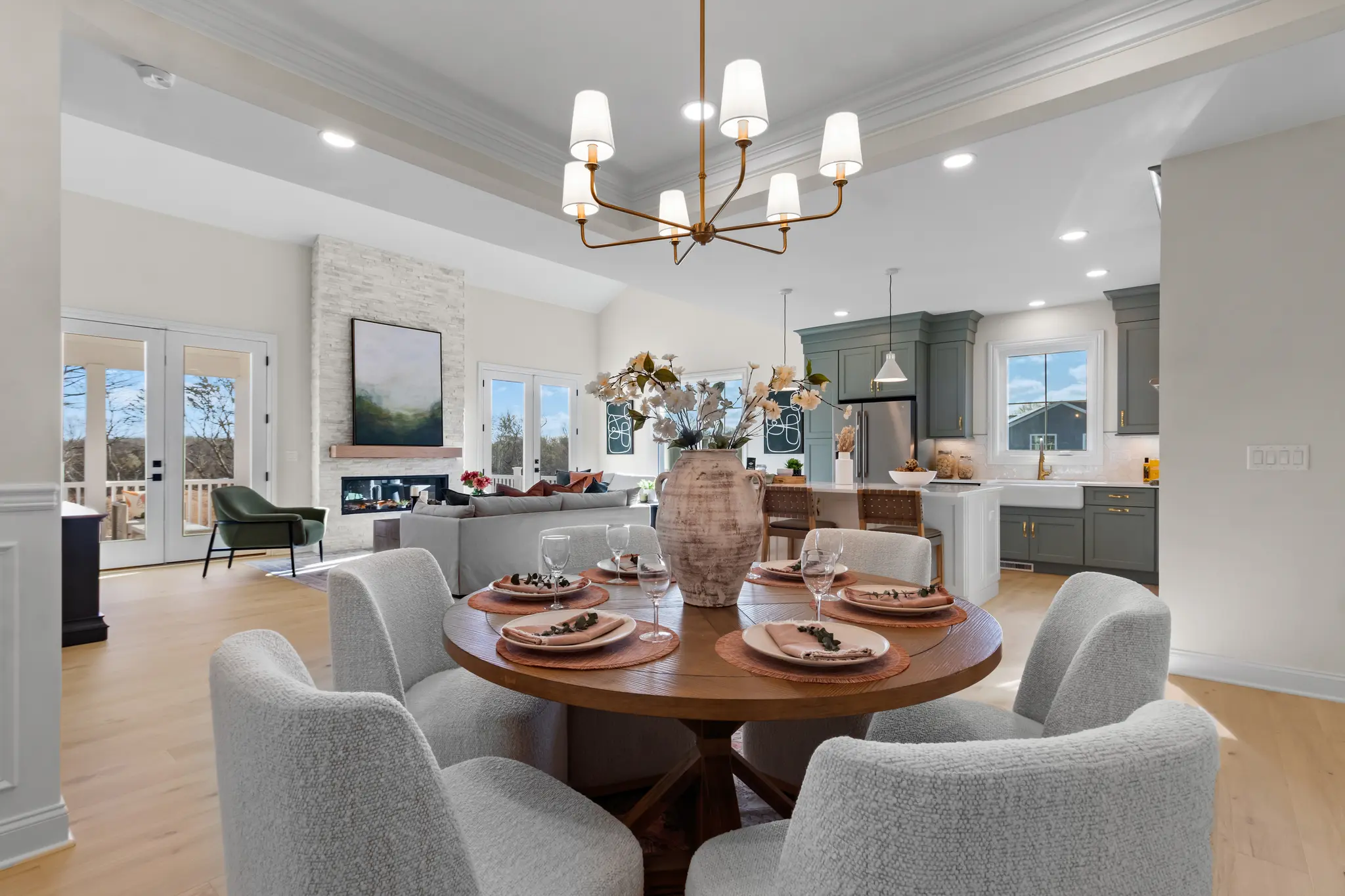 Monroe - Interior Photo 12