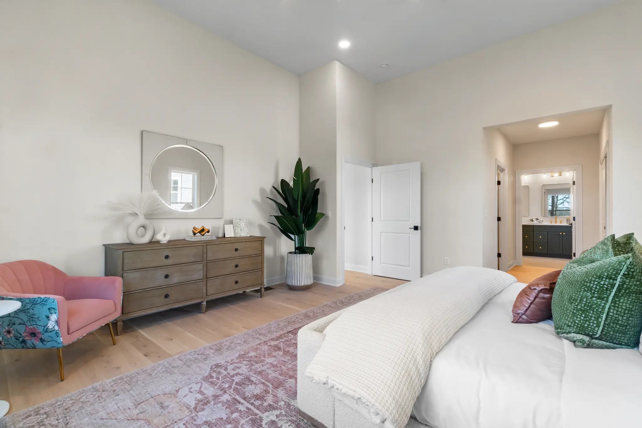 Monroe - Interior Photo 18