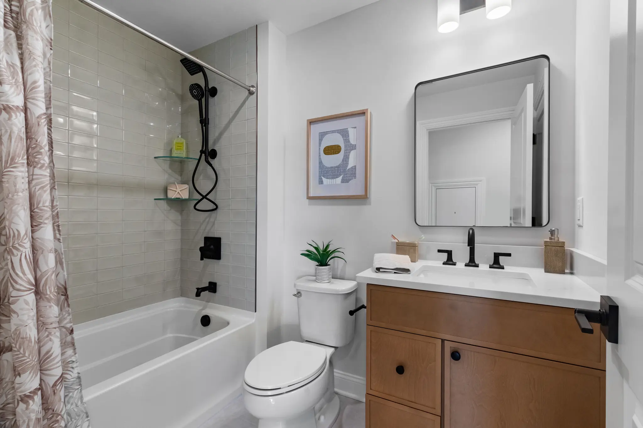 Monroe - Interior Photo 22