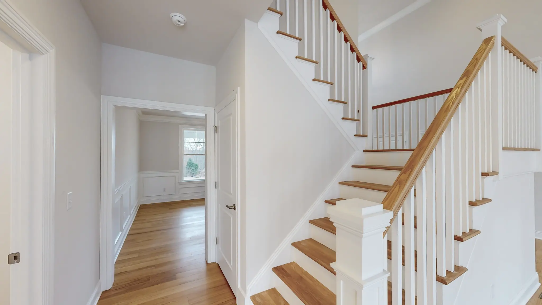 Waramaug - Interior Photo 9