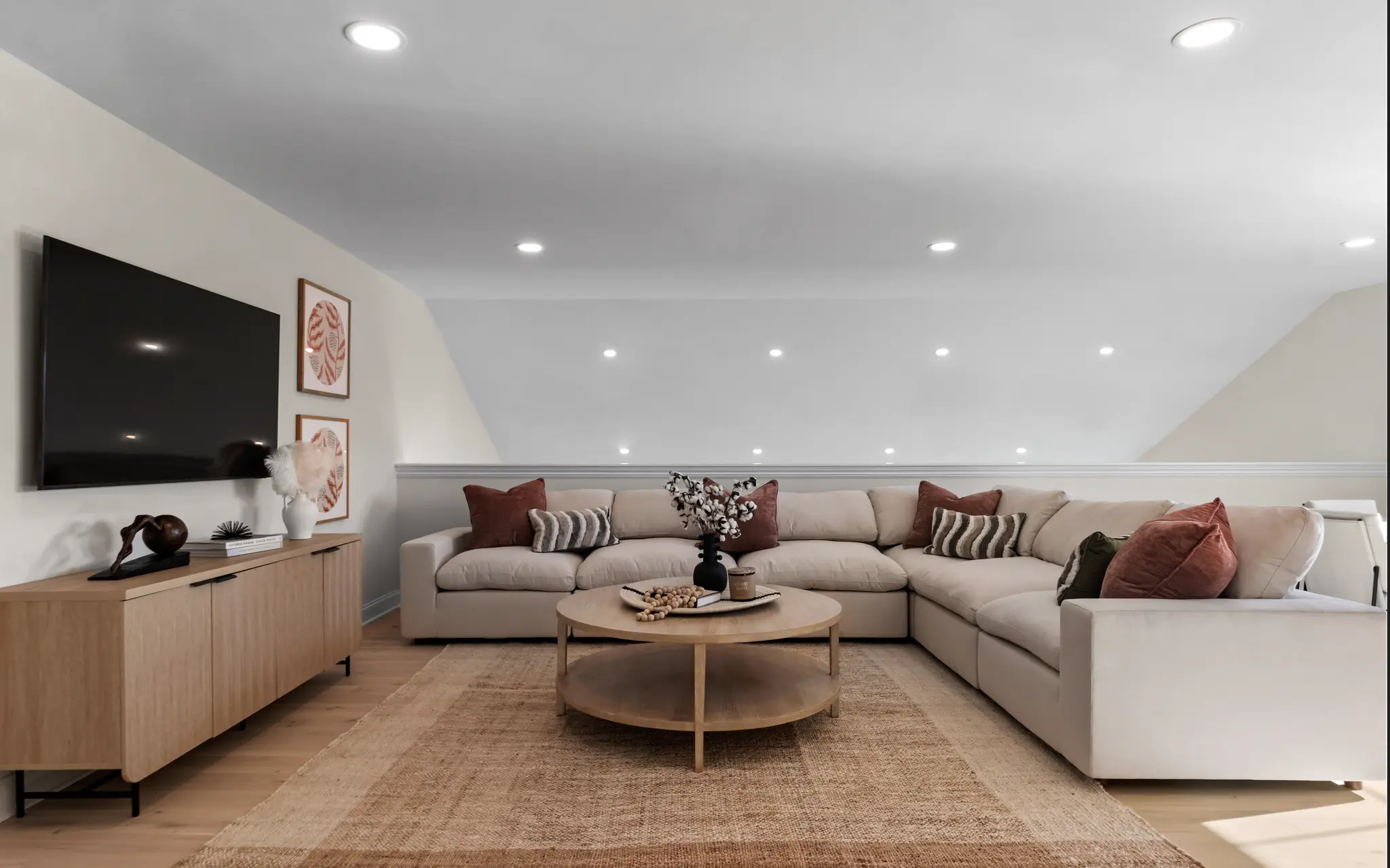 Monroe - Interior Photo 16