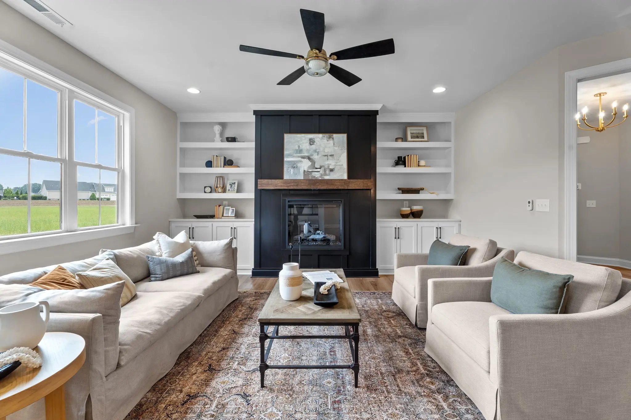 Pierce - Interior Photo 9