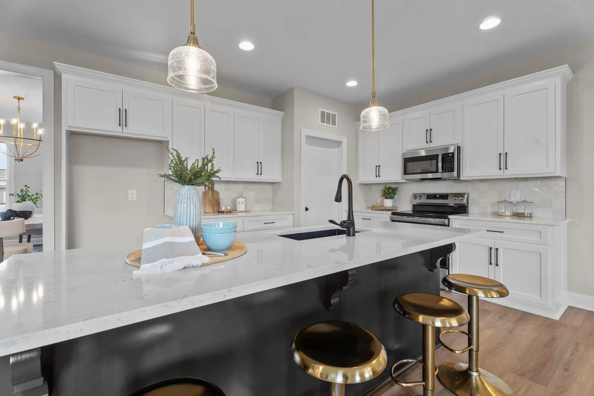 Pierce - Interior Photo 12