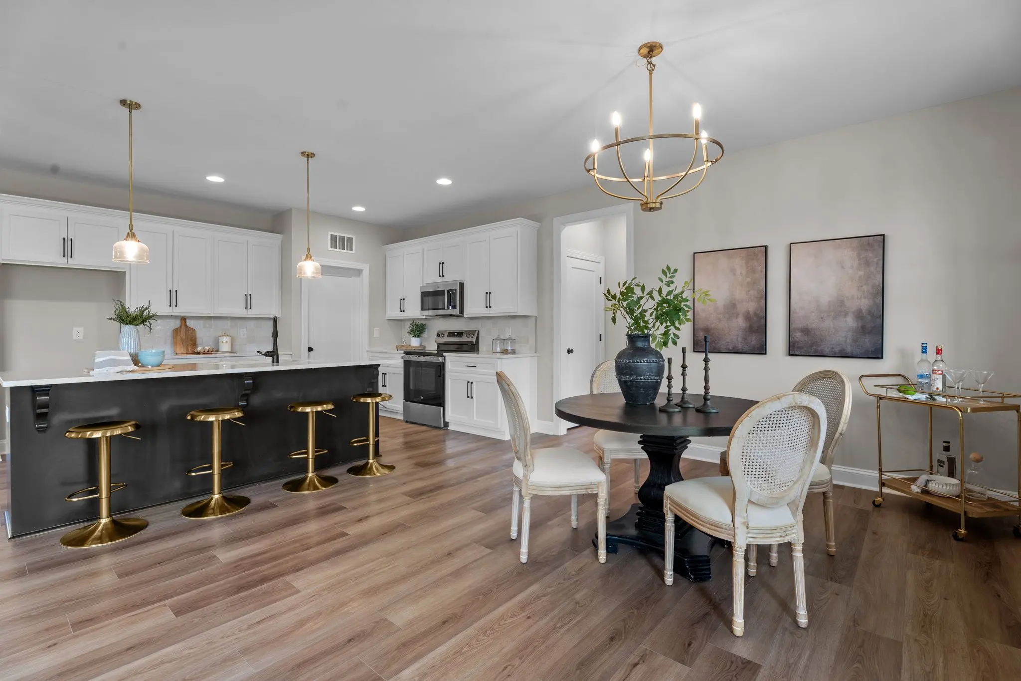 Pierce - Interior Photo 13