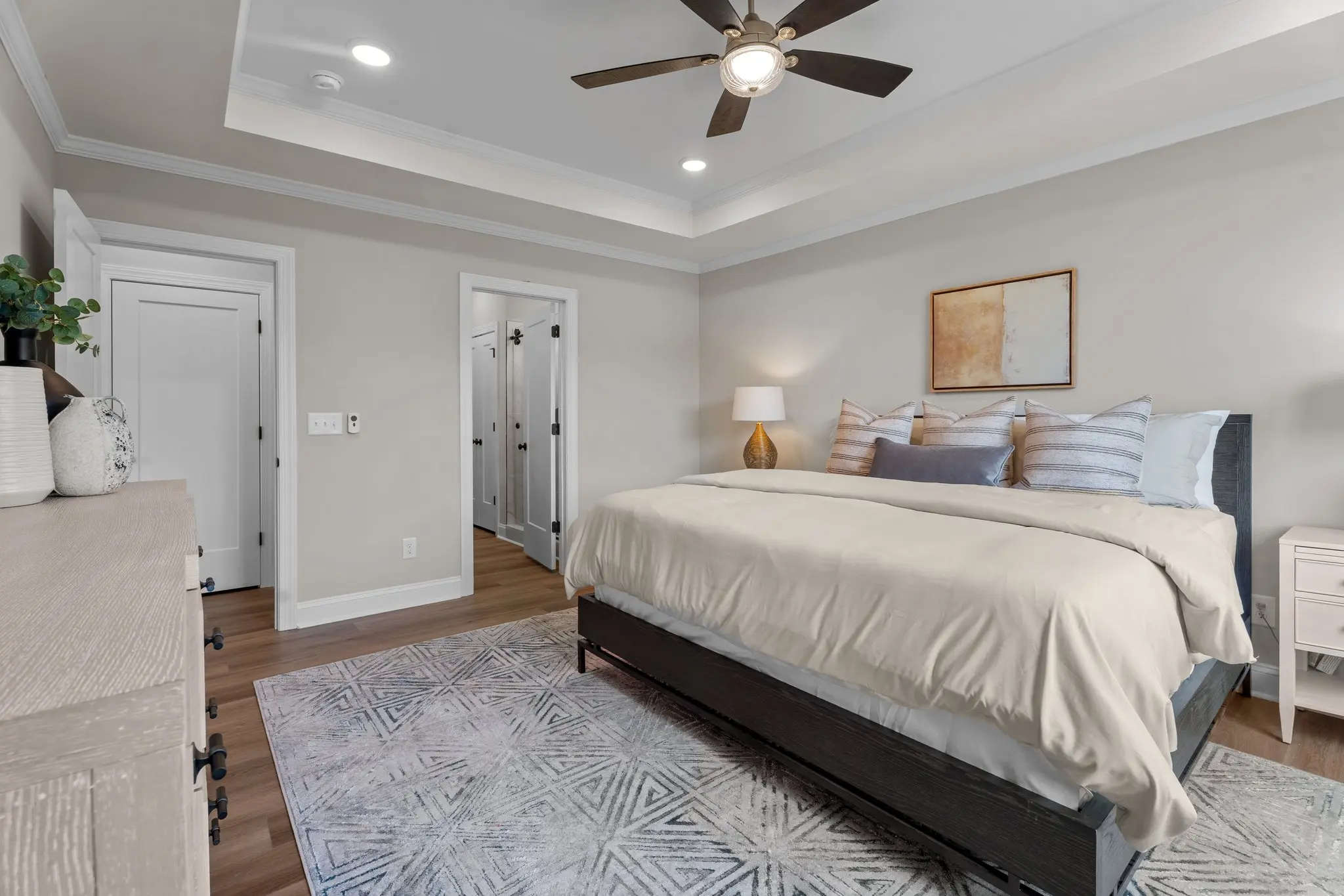 Pierce - Interior Photo 16