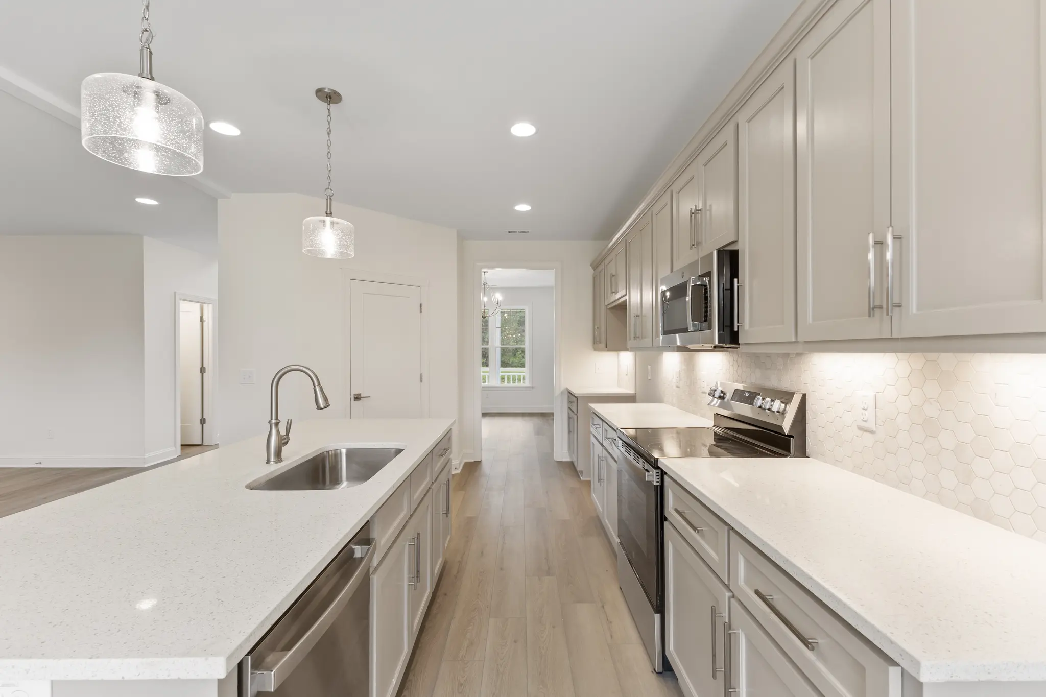 Sullivan - Interior Photo 10