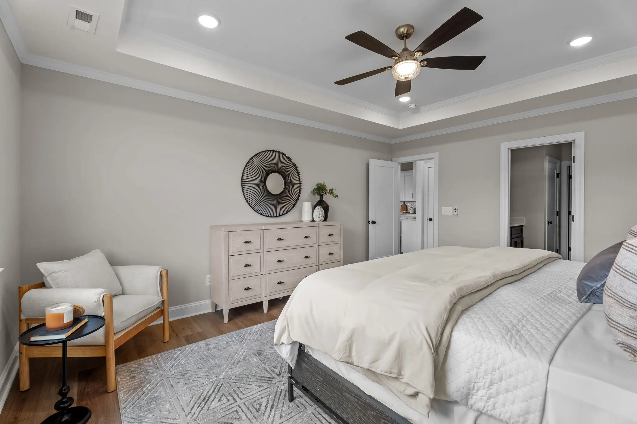 Pierce - Interior Photo 17