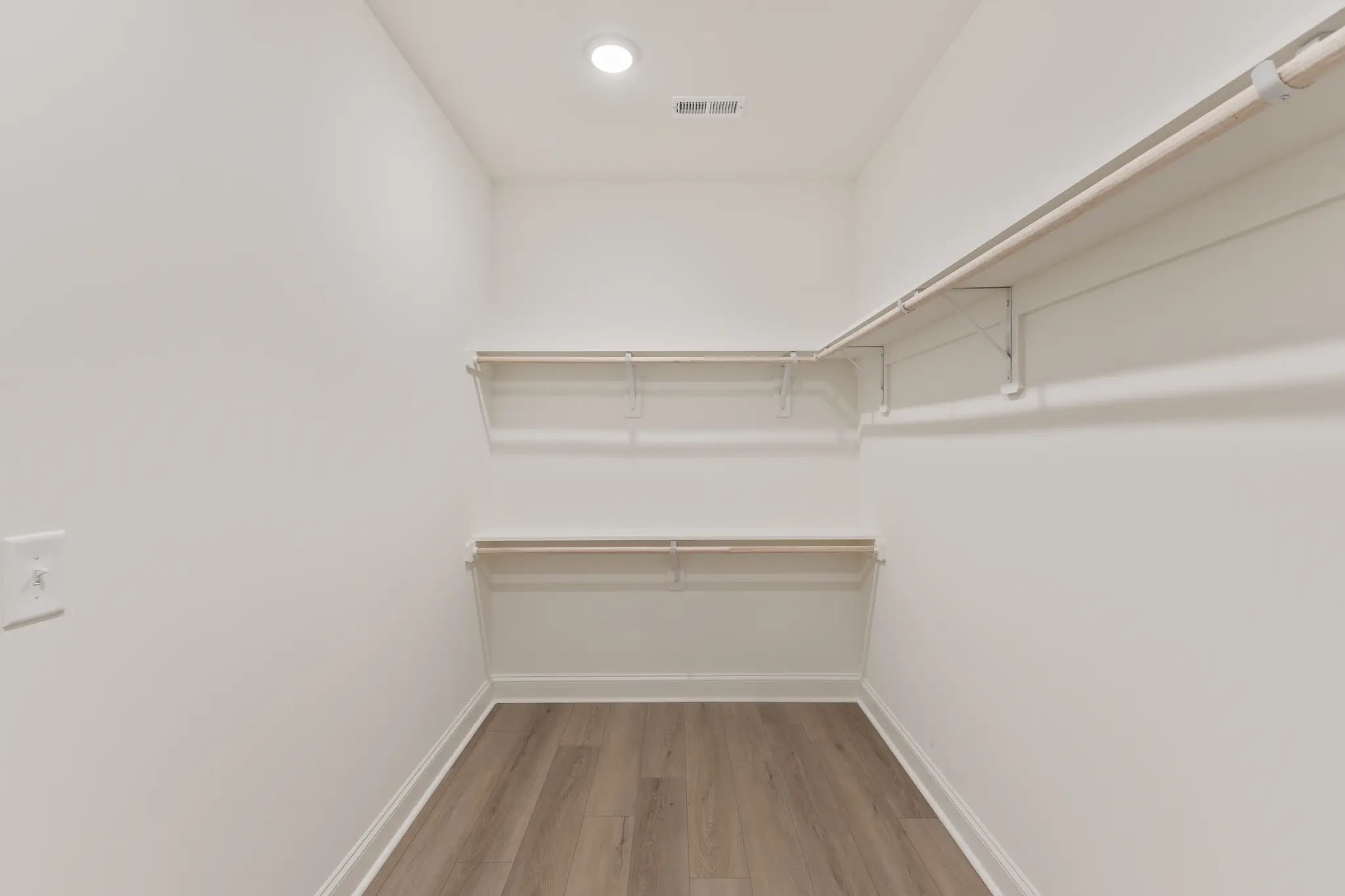 Sullivan - Interior Photo 16