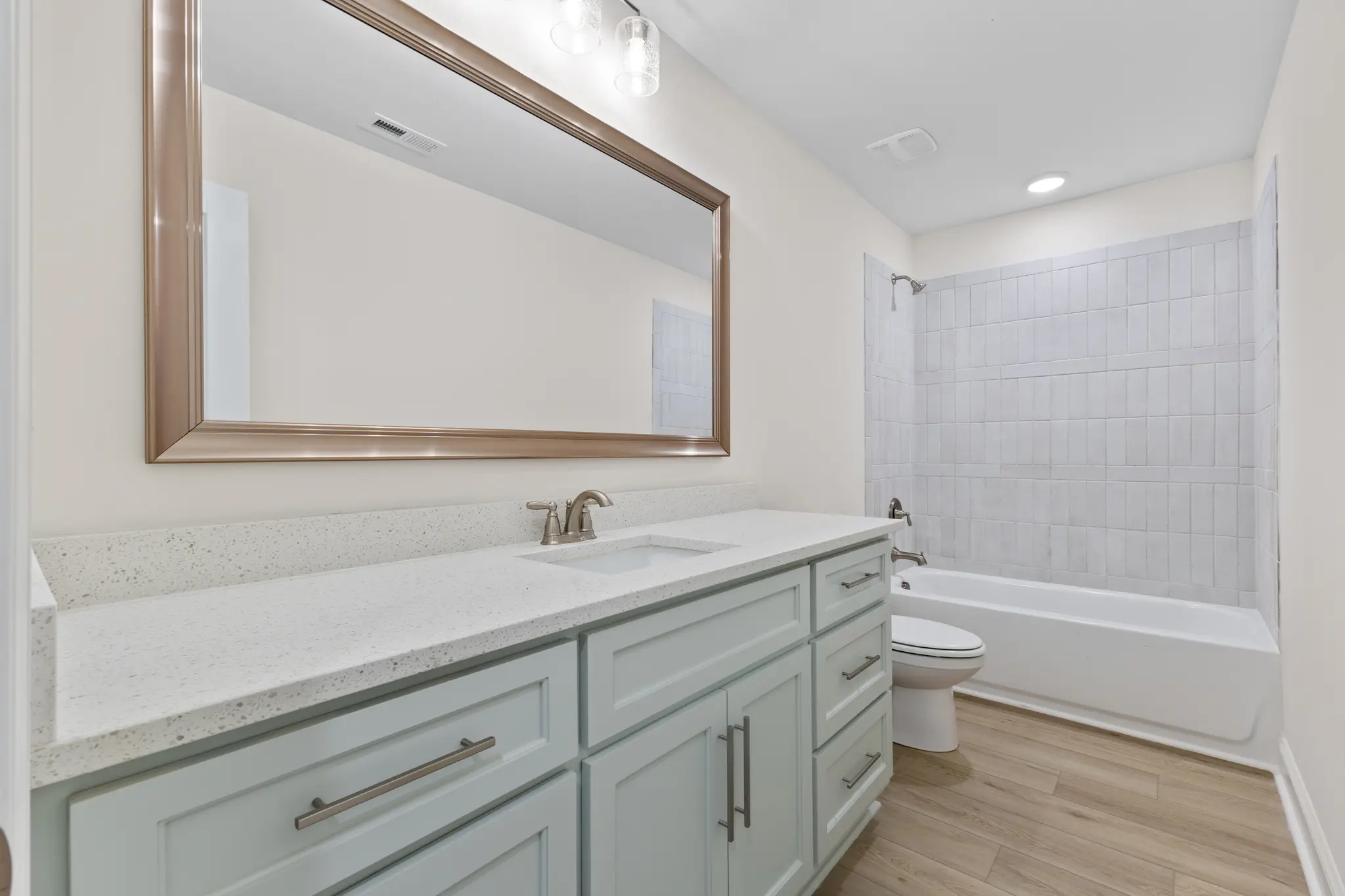 Sullivan - Interior Photo 21