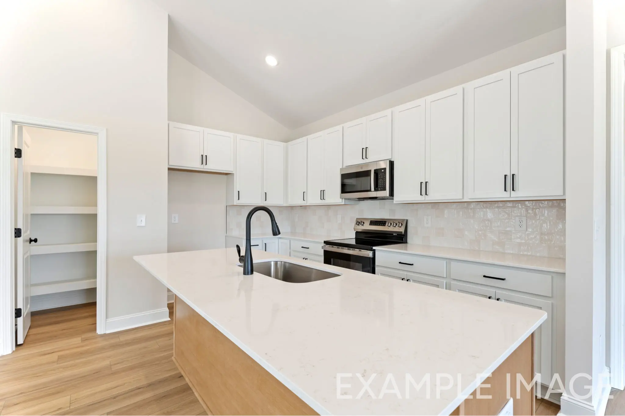 Magnolia - Interior Photo 9