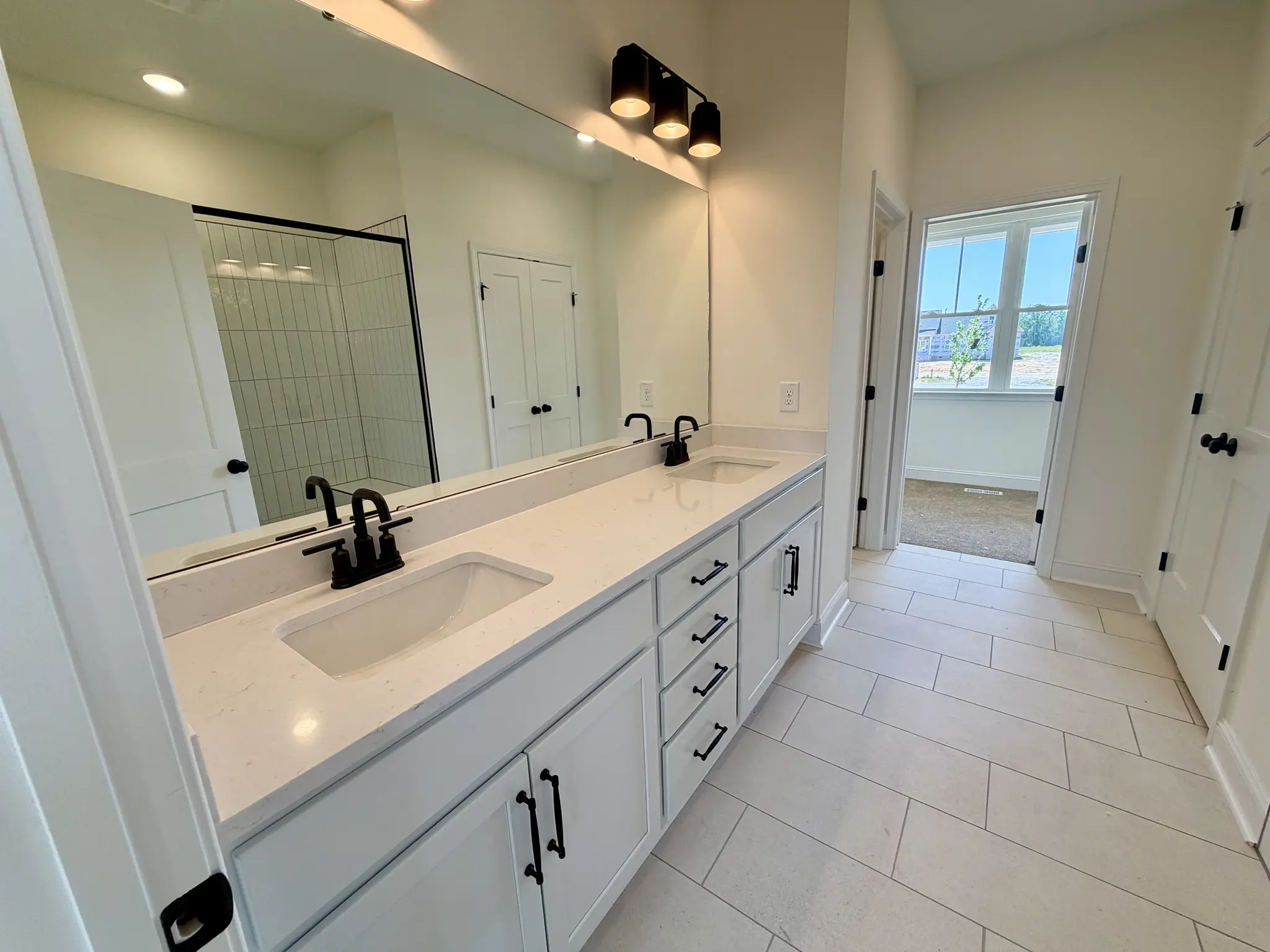 Wilson - Interior Photo 10