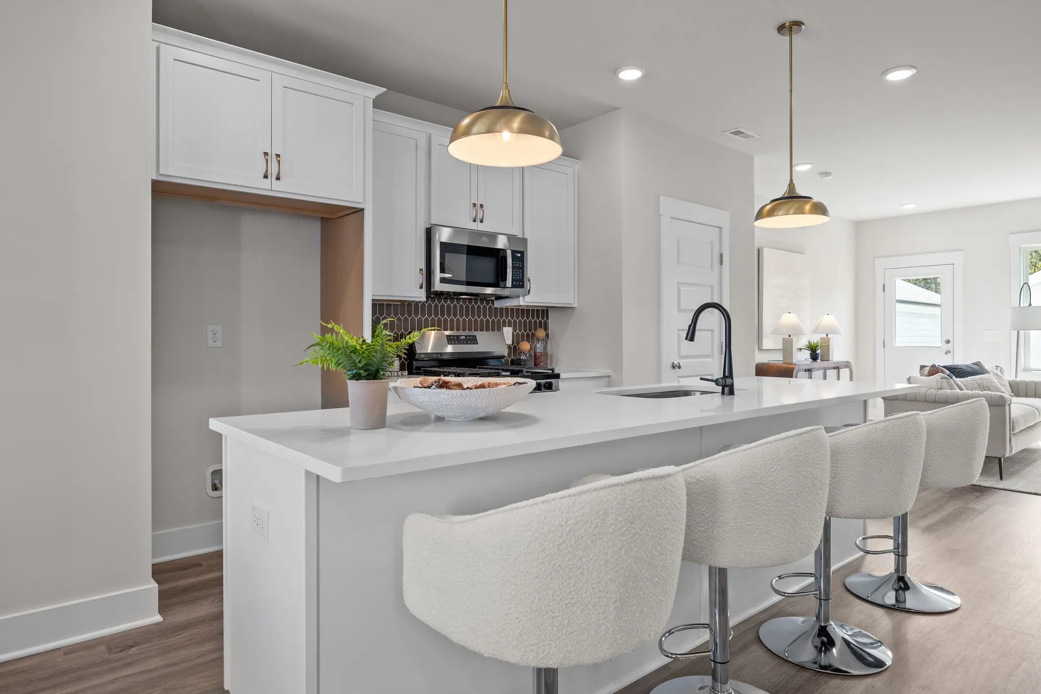 Kitchen (Shown with Cigar Lounge interior package)
