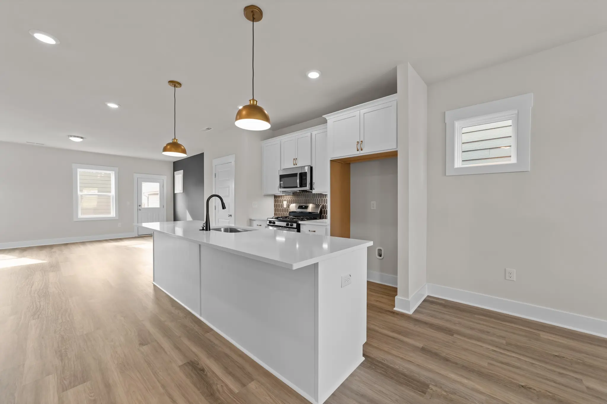 Kitchen (Shown with Cigar Lounge Interior Package)