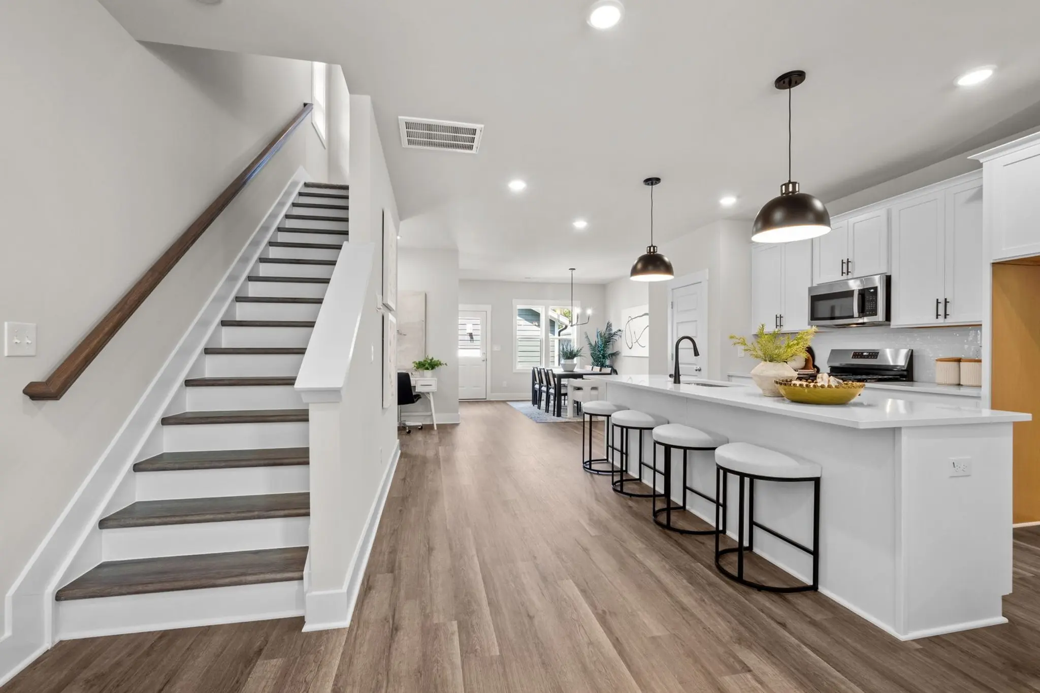 Scissors - Interior Photo 7