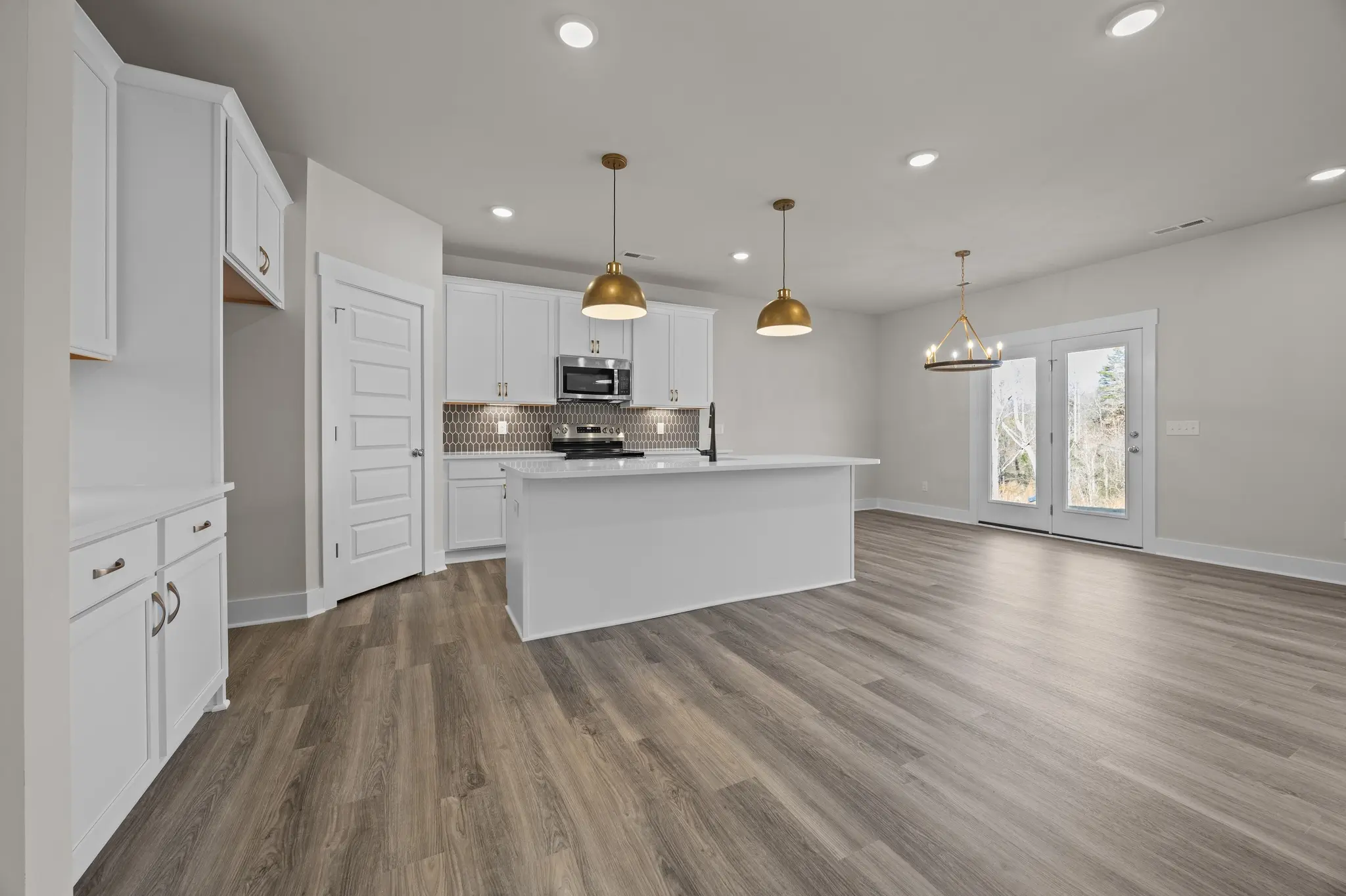 Kitchen (Shown with Cigar Lounge interior package)