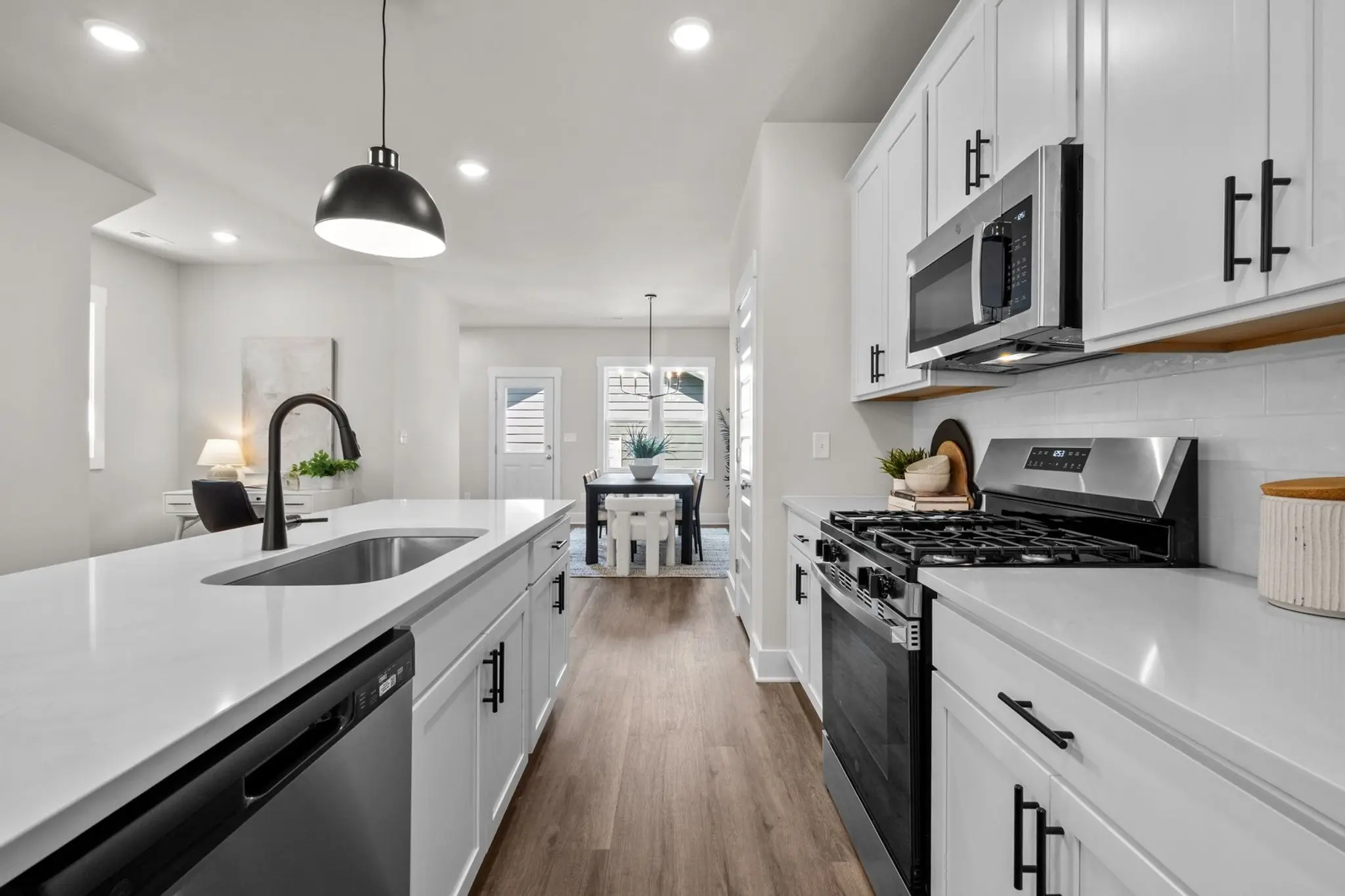 Scissors - Interior Photo 11