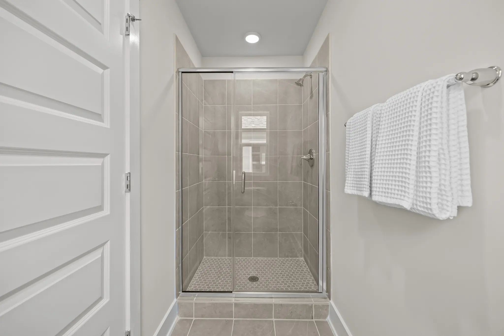 Primary Bath (Cigar Lounge)