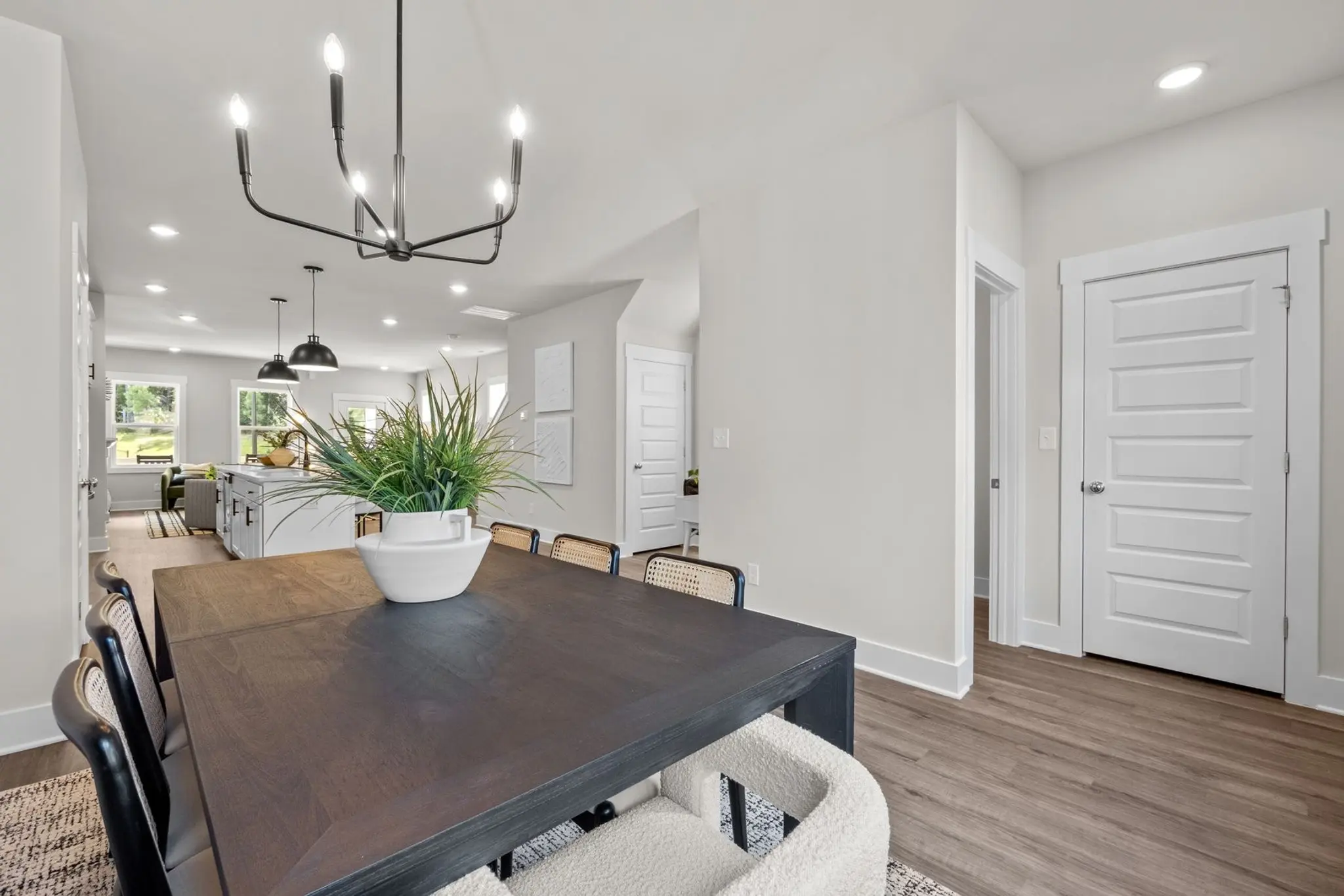 Scissors - Interior Photo 16