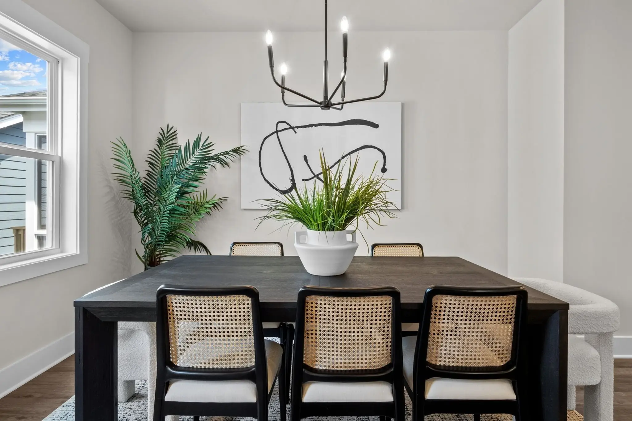 Scissors - Interior Photo 17